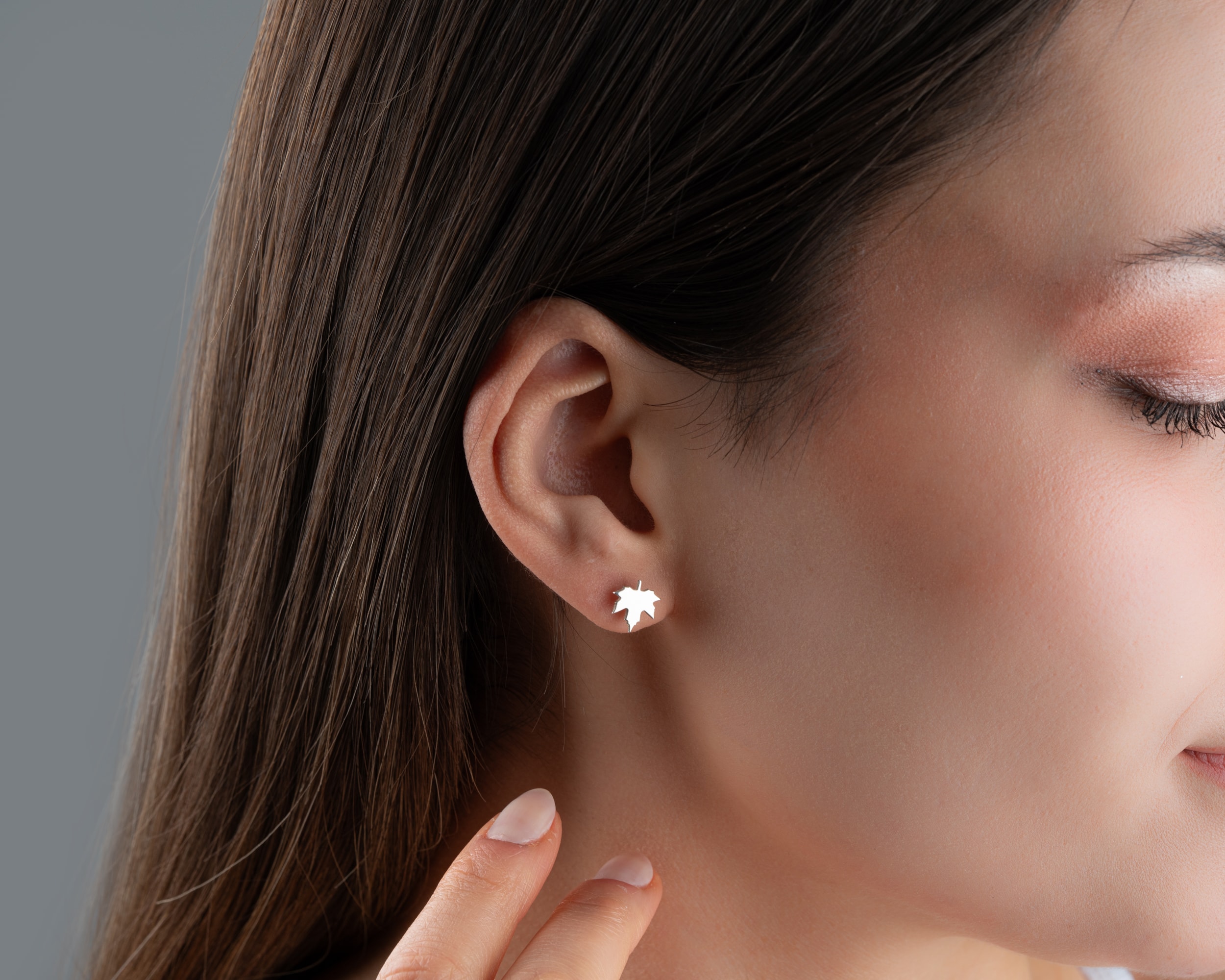 Çivili Yaprak Küpe – Doğadan İlham Alan 925 Ayar Gümüş Zarafeti