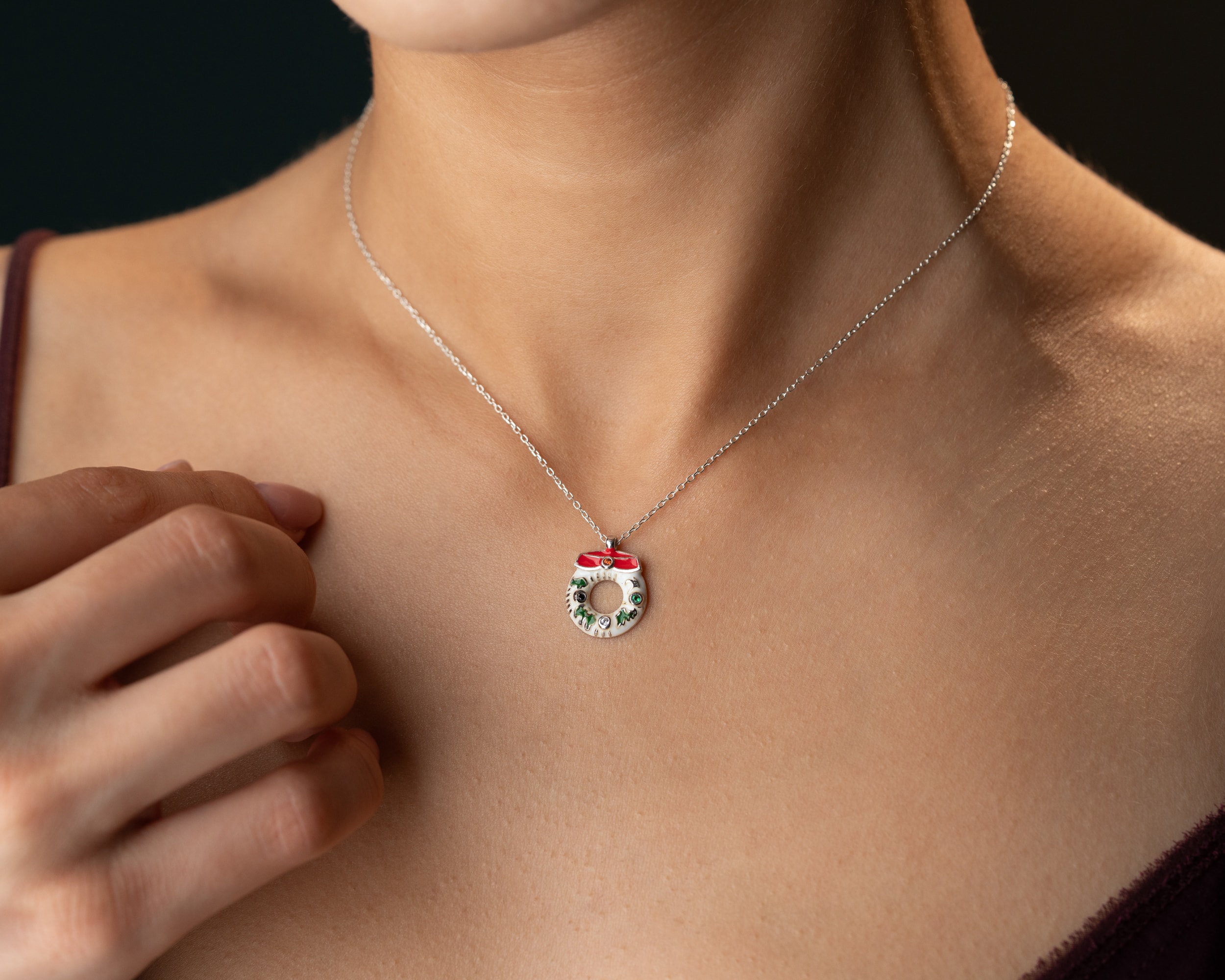 🎀 Mineli Yılbaşı Simit Figürlü Kolye – Tatlı ve Işıltılı Kış Aksesuarı