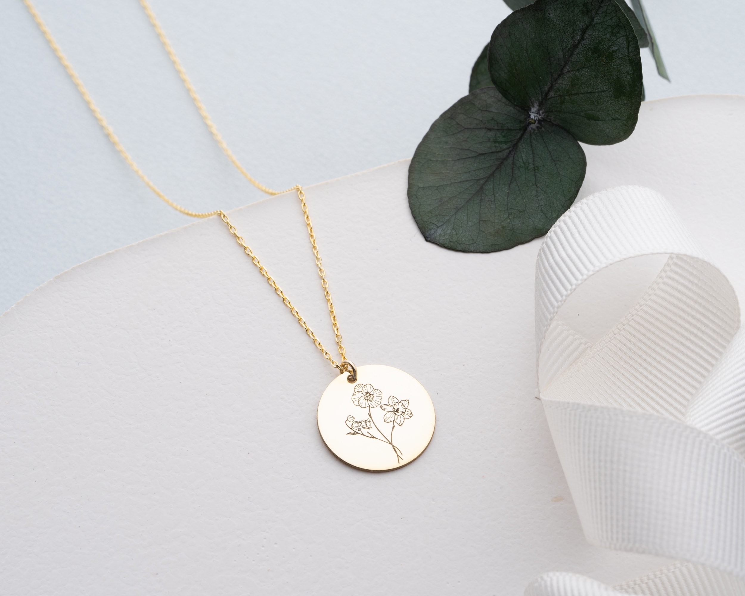 Çoklu Doğum Çiçeği Kolye - Aile Kolyesi – Disk Üzeri Kişiselleştirilebilir Çiçekli Tasarım | AG Gold Silver