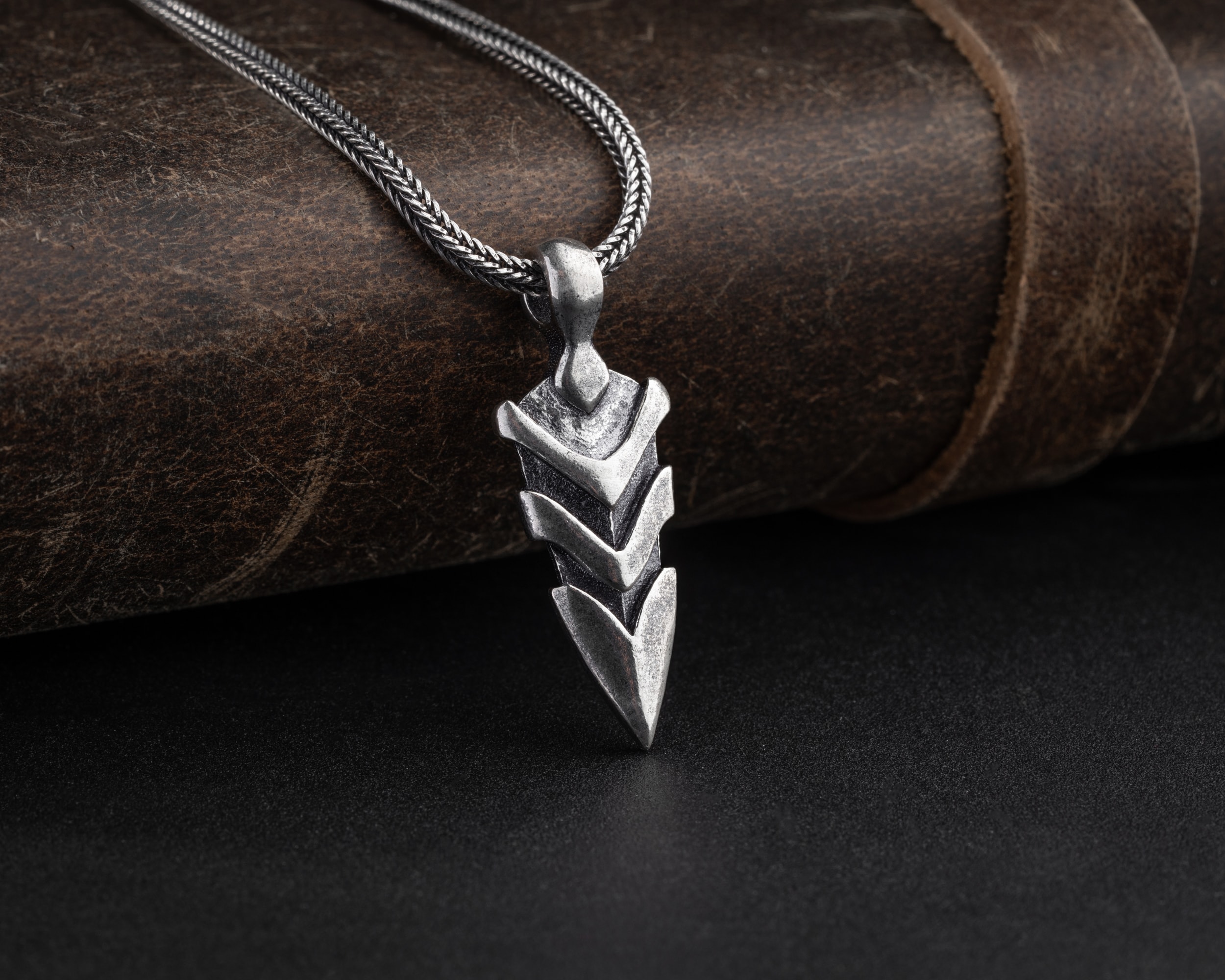 Ok Ucu Erkek Kolye | Tilki Kuyruğu Zincirli Güç ve Kararlılık Tasarımı