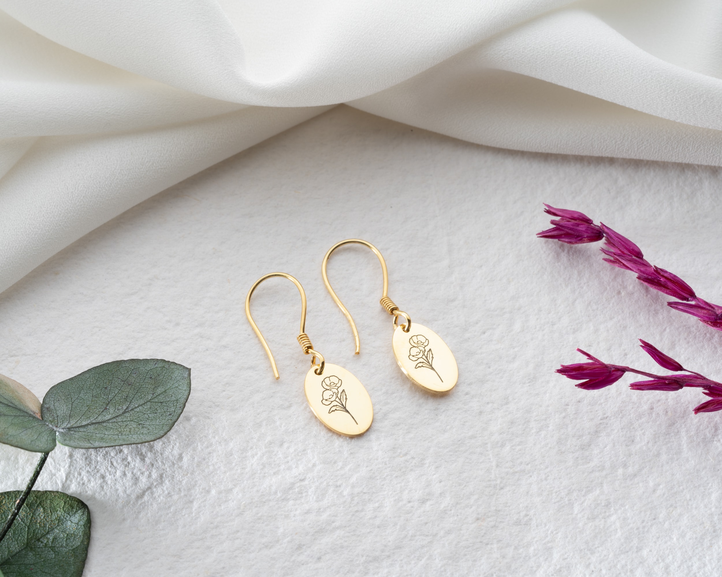 Doğum Çiçeği Sallantılı Küpe – Zarif ve Anlamlı 925 Ayar Gümüş Tasarım