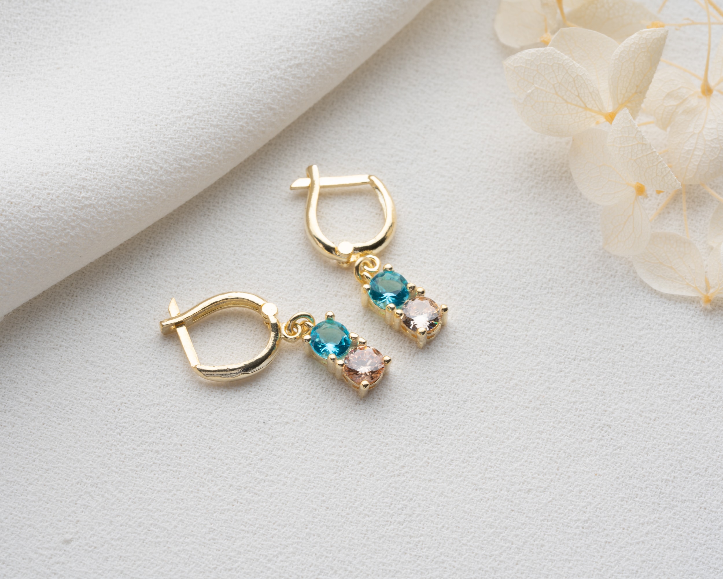 925 Ayar Gümüş Doğum Taşlı Bar Küpe – Anne ve Aile Temalı Takı