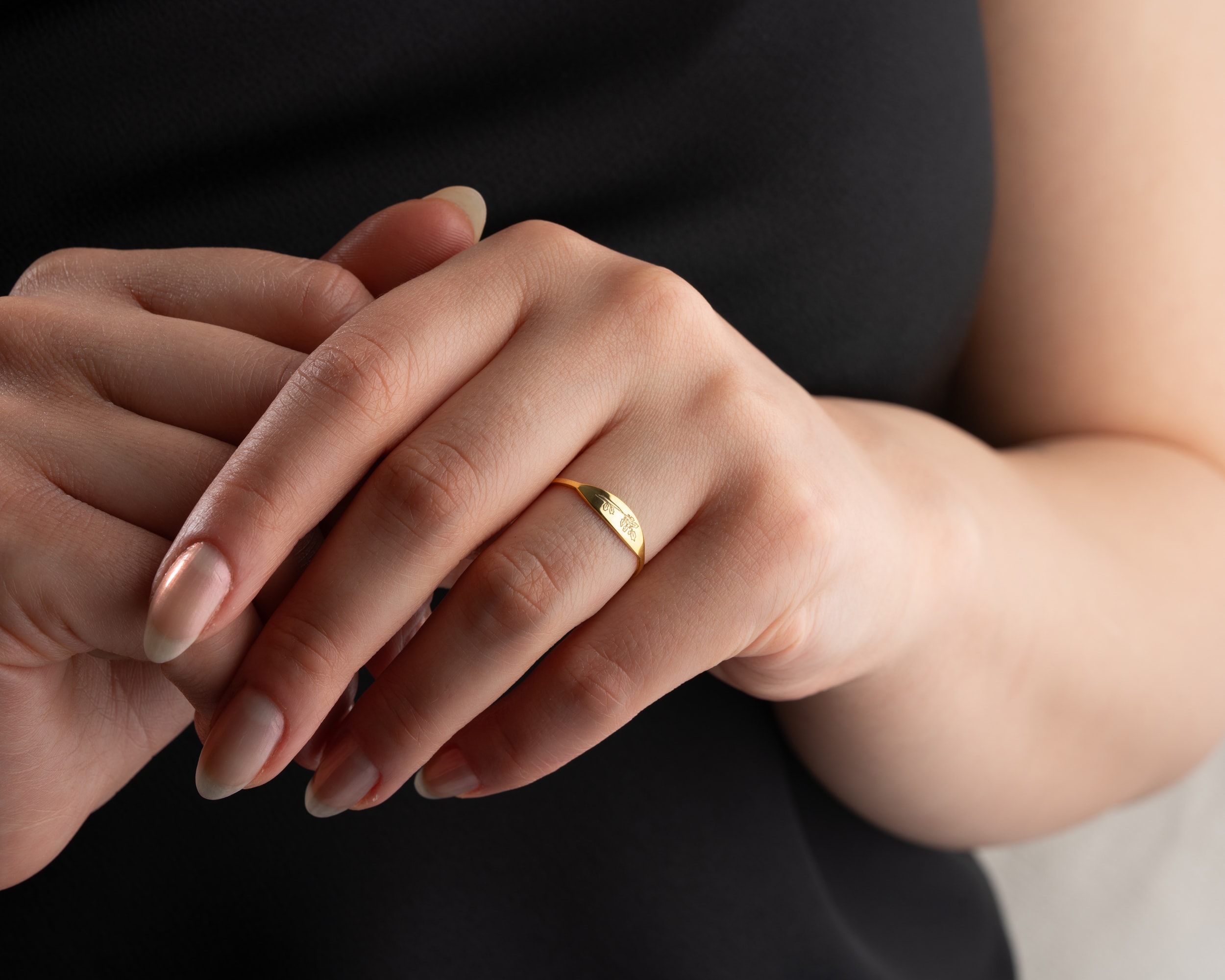 Doğum Çiçekli İnce Tasarım Yüzük – Zarif ve Anlamlı 925 Ayar Gümüş Takı