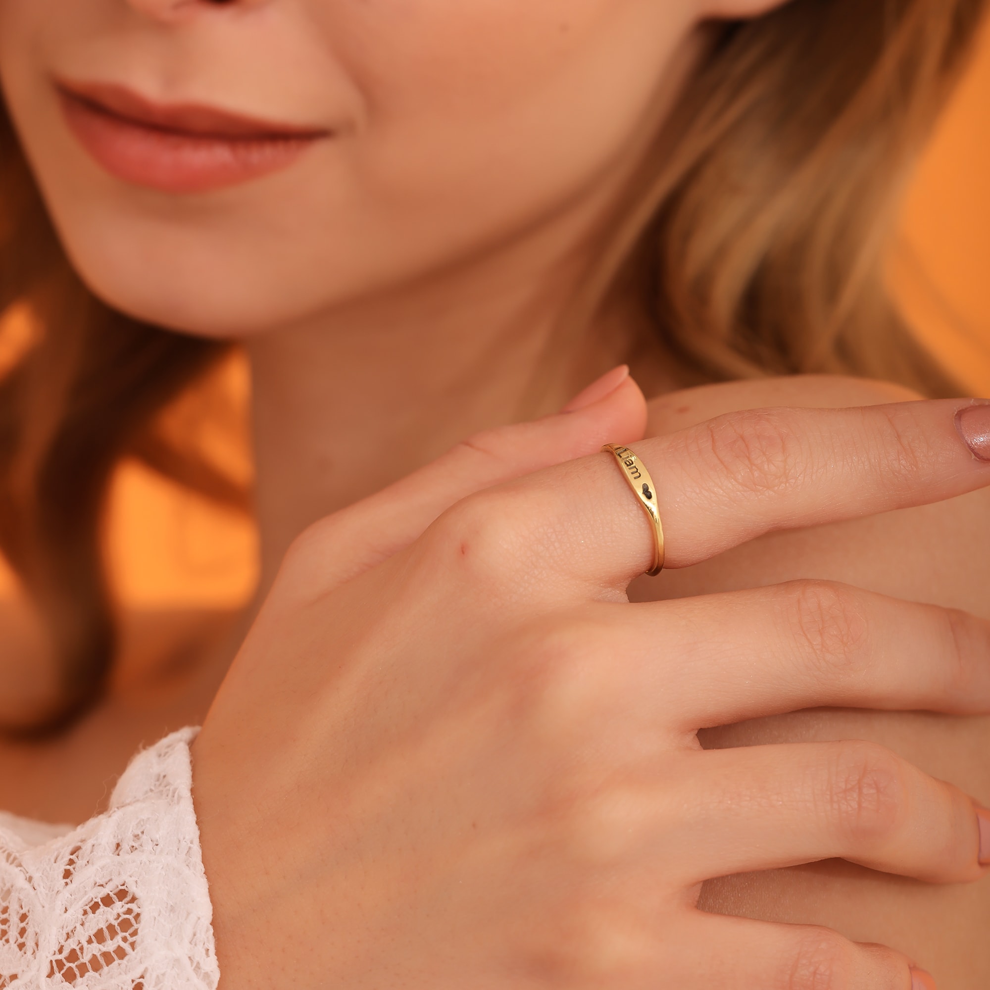 Kişiye Özel İsimli Figürlü Yüzük – Zarif ve Anlamlı Takı