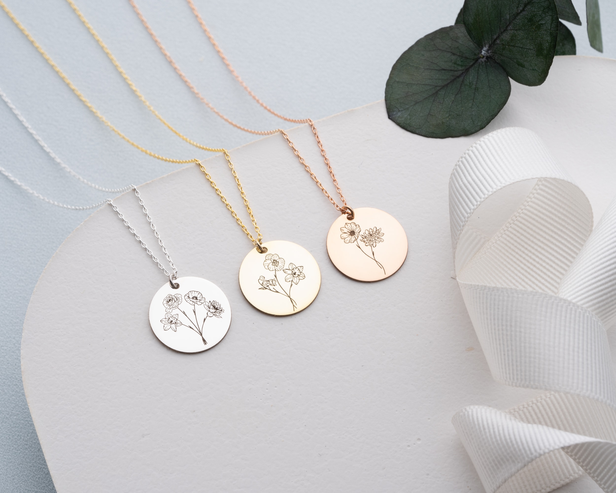 Çoklu Doğum Çiçeği Kolye - Aile Kolyesi – Disk Üzeri Kişiselleştirilebilir Çiçekli Tasarım | AG Gold Silver