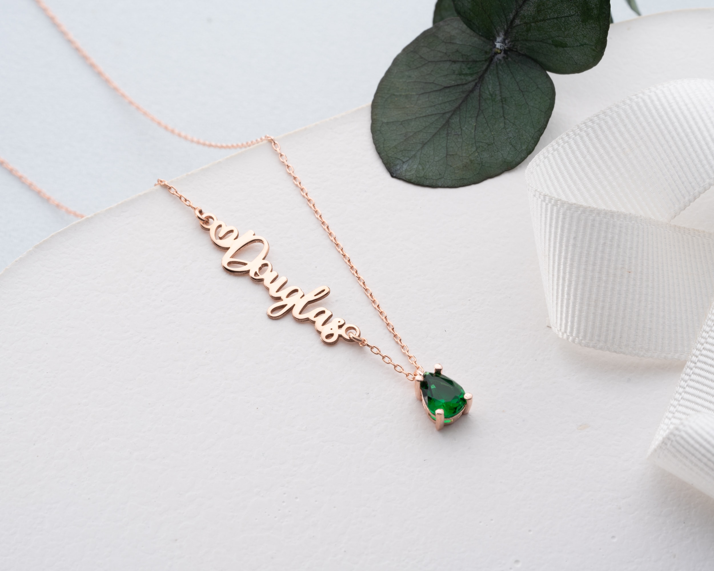 Yan İsimli Doğum Taşlı Kolye – Kişiye Özel Sideways İsim Kolye