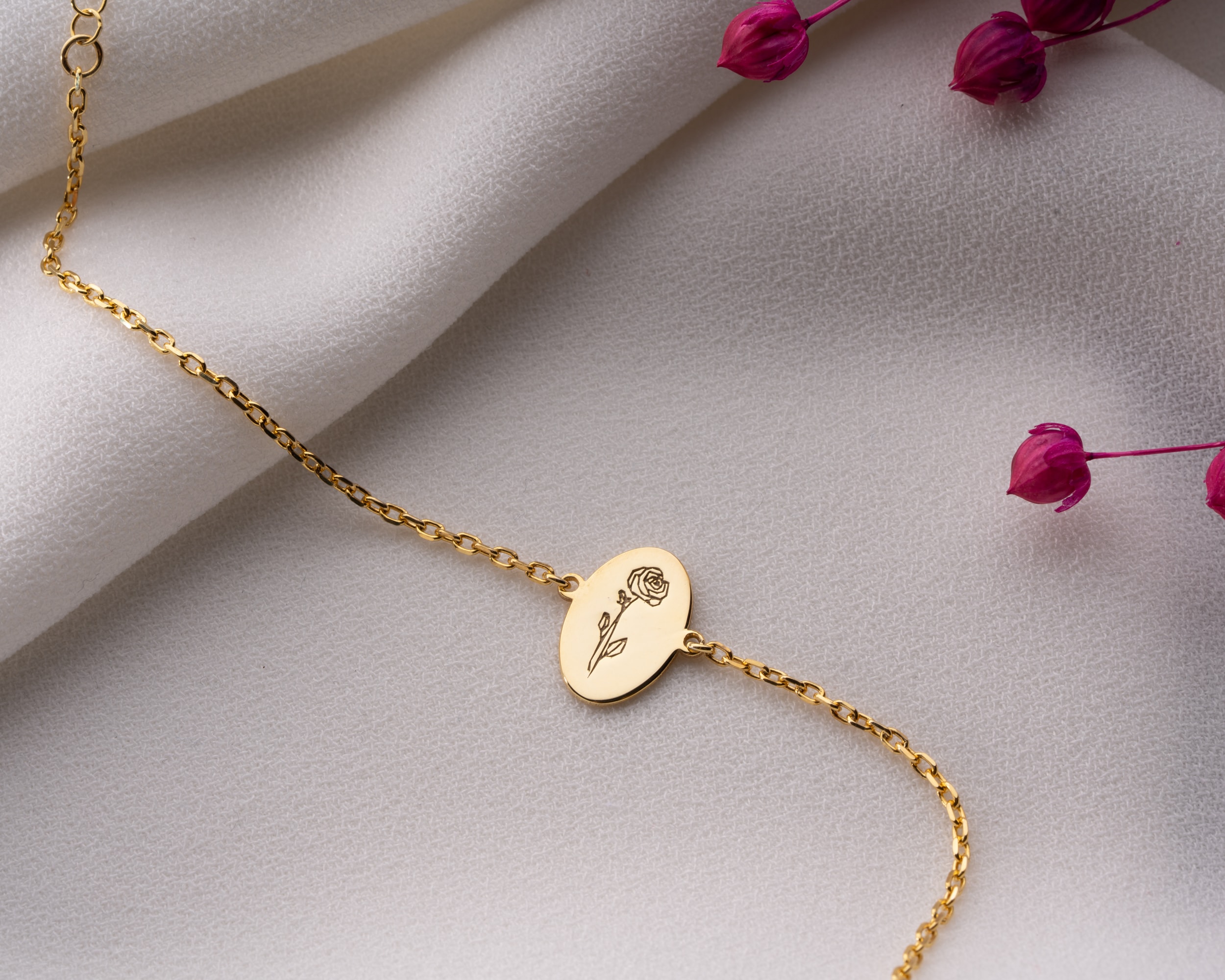 Oval Doğum Çiçekli Bileklik – Kişiye Özel Tasarım | Minimal ve Zarif