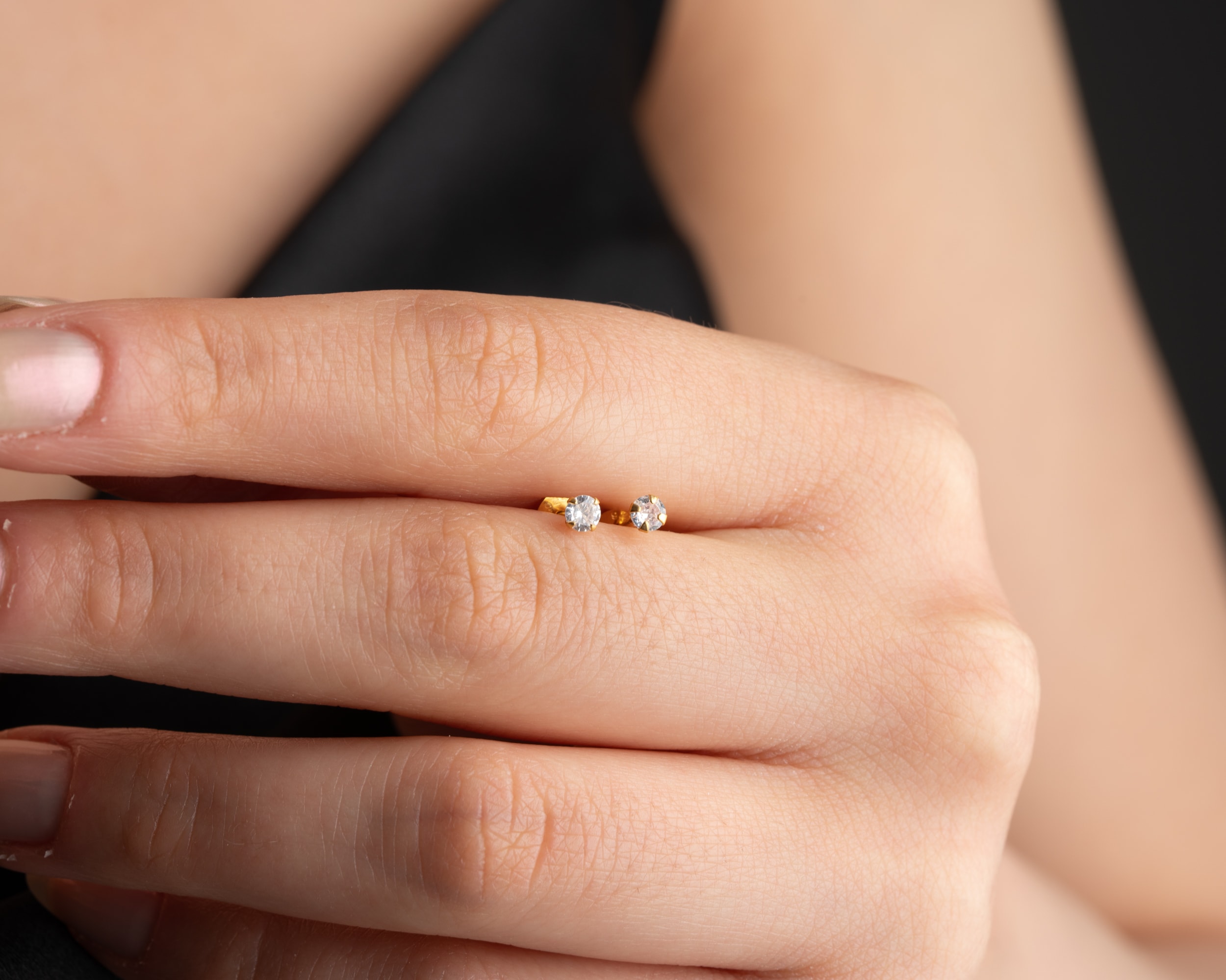 Çivili Tek Taş Küpe 925 Ayar Gümüş – Zamansız ve Zarif Takı