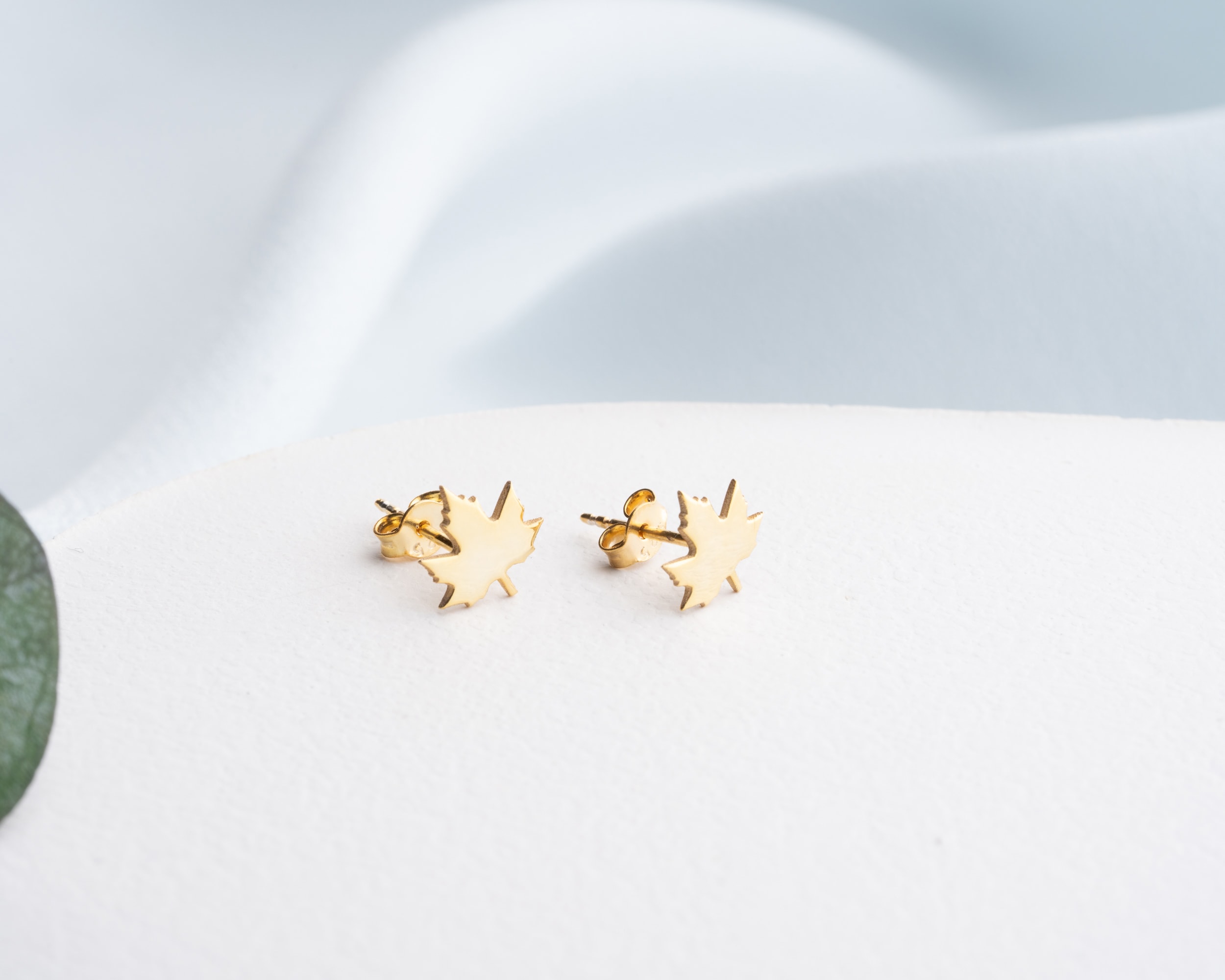 Çivili Yaprak Küpe – Doğadan İlham Alan 925 Ayar Gümüş Zarafeti