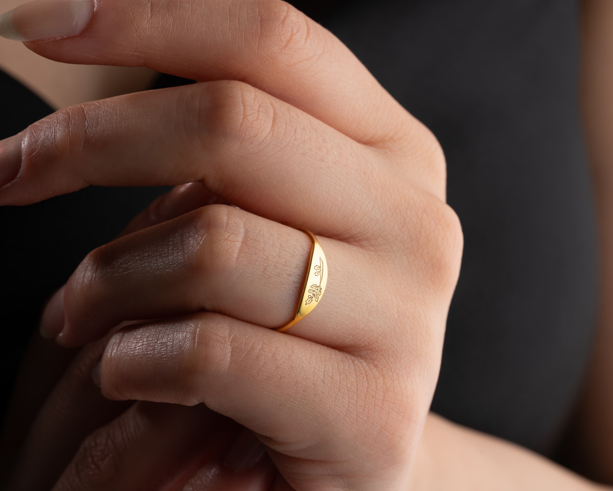 Doğum Çiçekli İnce Tasarım Yüzük – Zarif ve Anlamlı 925 Ayar Gümüş Takı