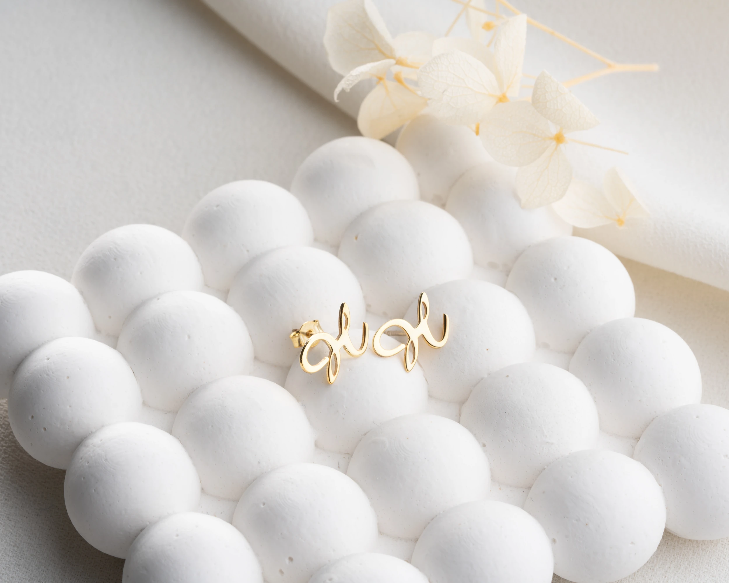 Çivili Harf Küpe 925 Ayar Gümüş – Kişiselleştirilebilir Kadın Takısı