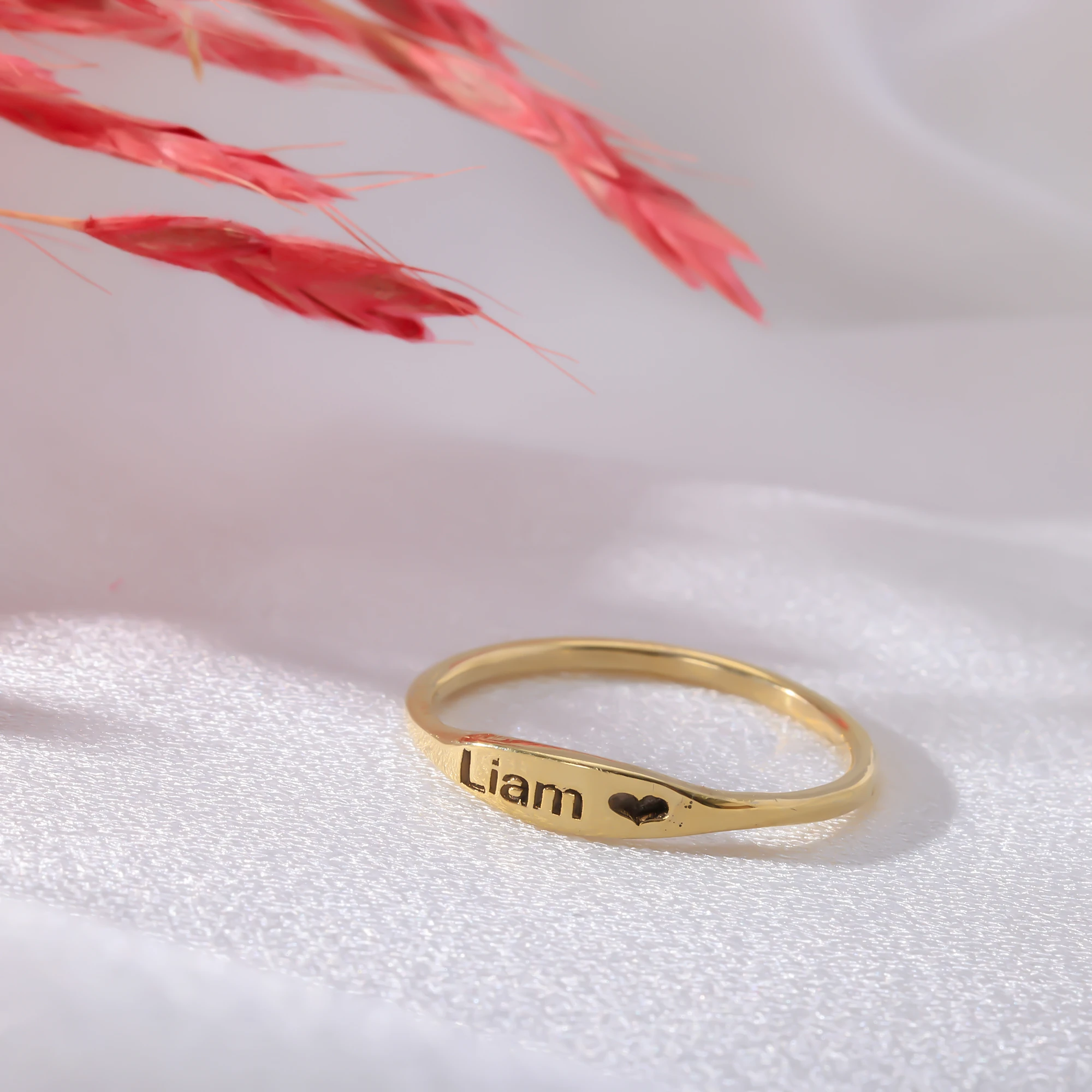 Kişiye Özel İsimli Figürlü Yüzük – Zarif ve Anlamlı Takı