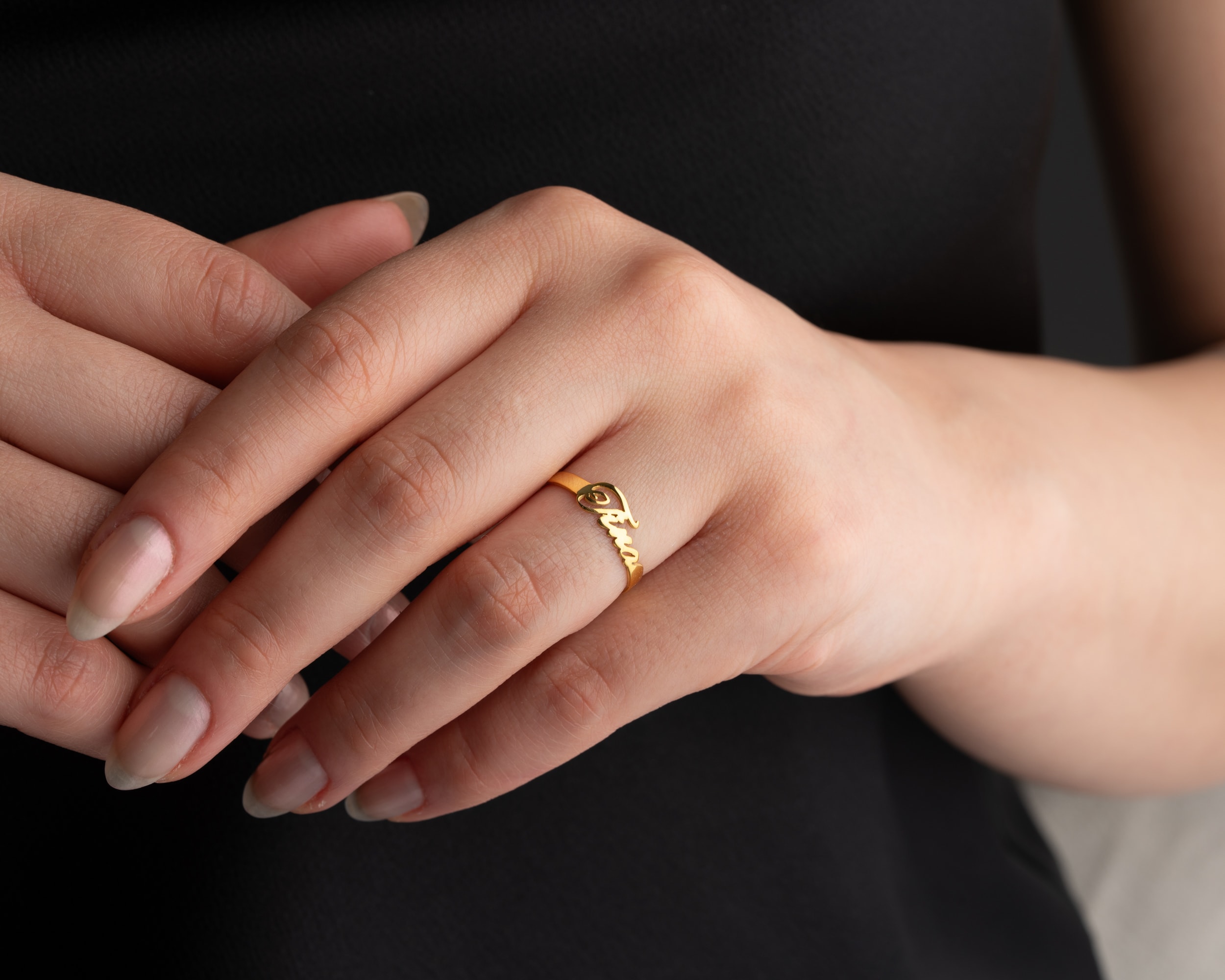 Kişisel İsimli Gümüş Yüzük – Minimal ve Anlamlı Tasarım