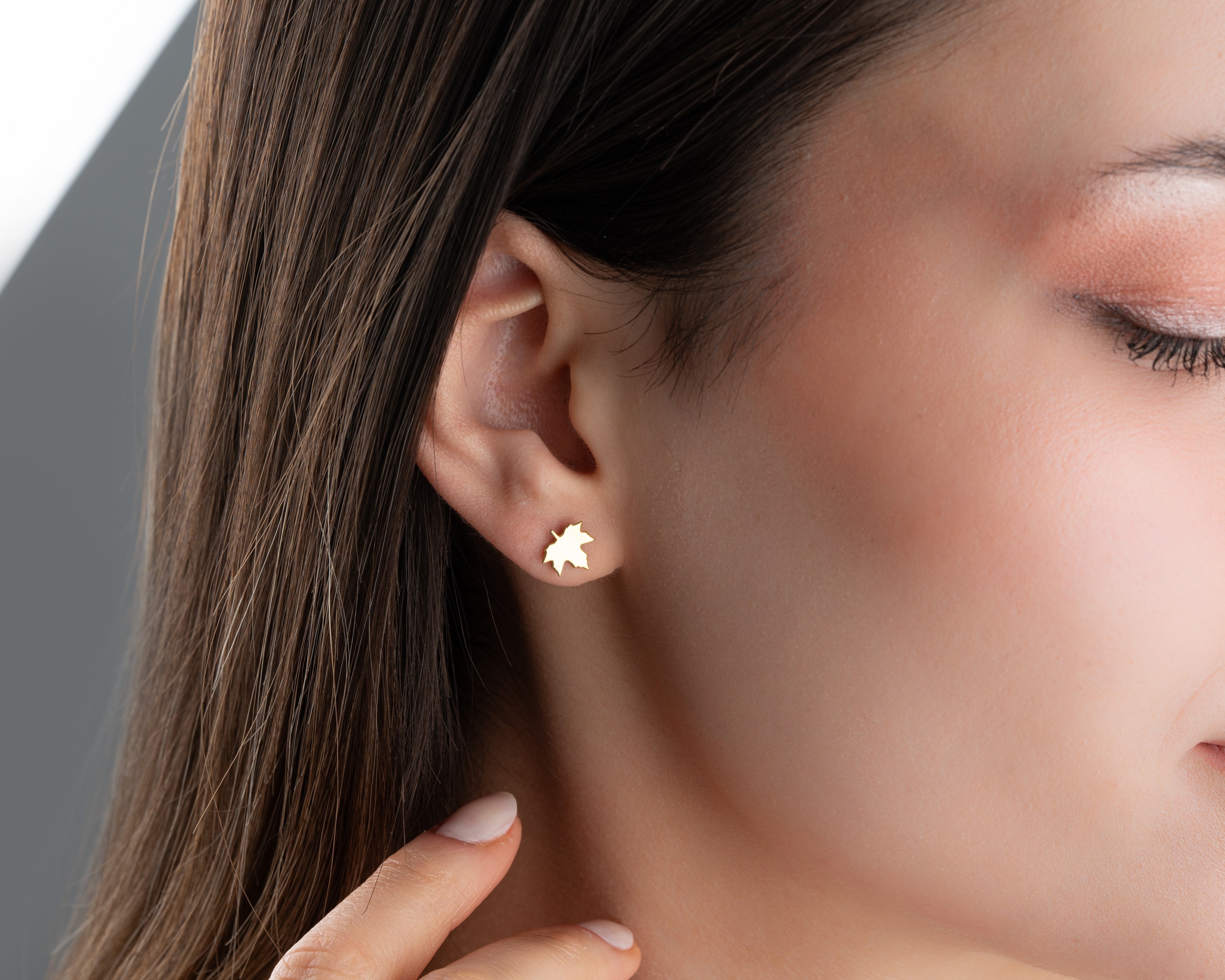 Çivili Yaprak Küpe – Doğadan İlham Alan 925 Ayar Gümüş Zarafeti