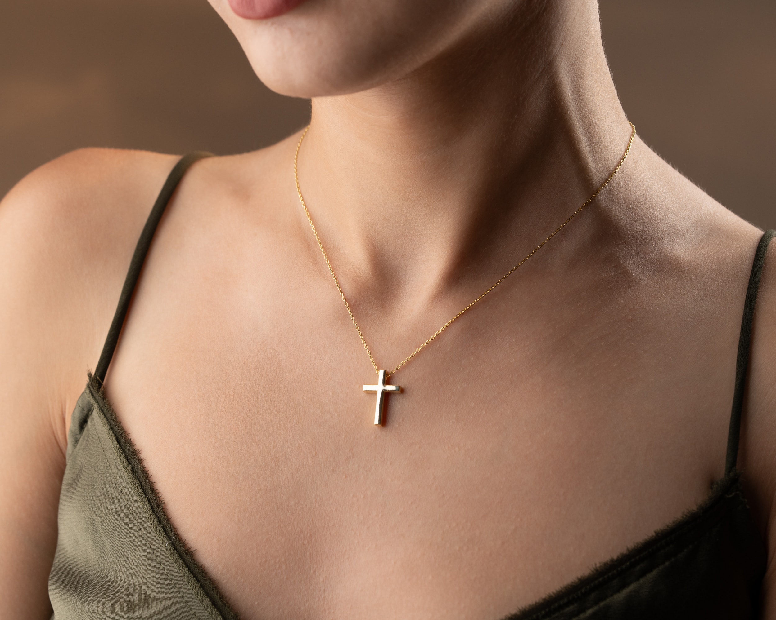 3 Boyutlu Haç Kolye – 925 Ayar Gümüş Erkek Kolye, Modern ve Anlamlı Tasarım