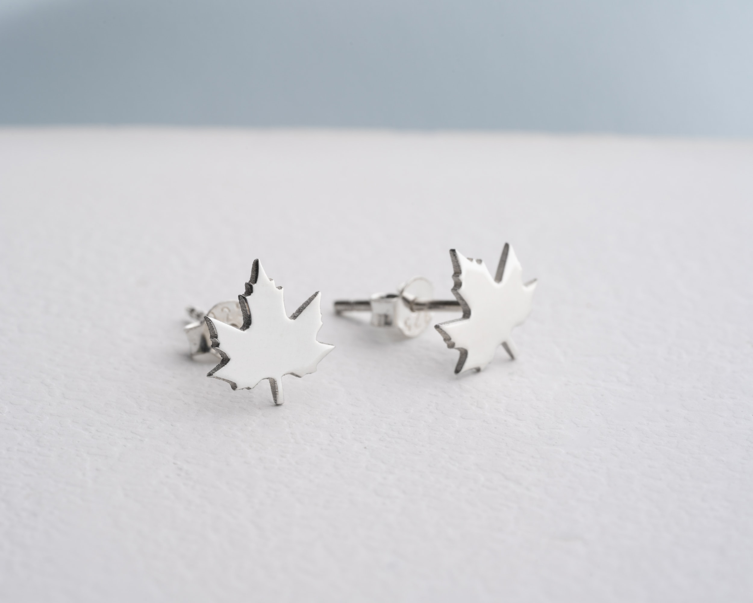 Çivili Yaprak Küpe – Doğadan İlham Alan 925 Ayar Gümüş Zarafeti