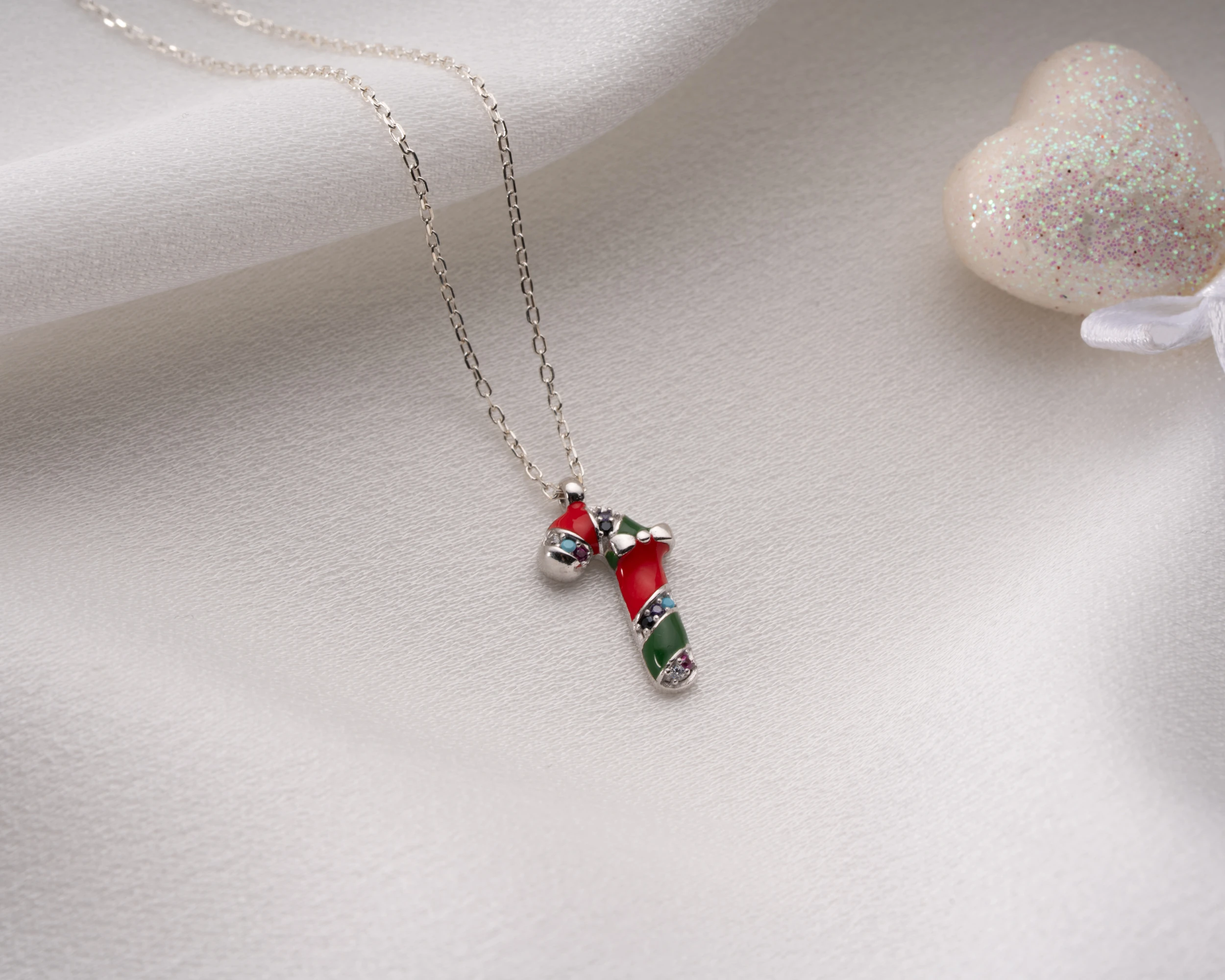 🍭 Mineli Yılbaşı Şeker Kamışı Kolye – Tatlı ve Işıltılı Kış Stili