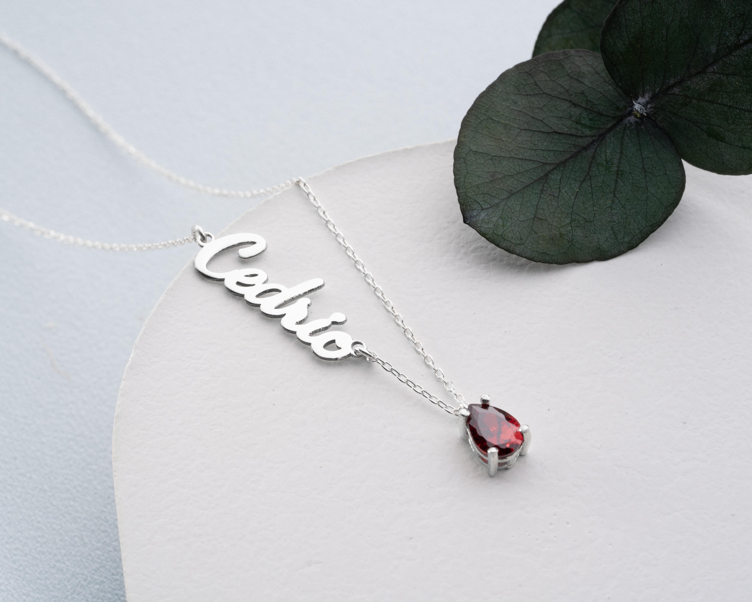 Yan İsimli Doğum Taşlı Kolye – Kişiye Özel Sideways İsim Kolye