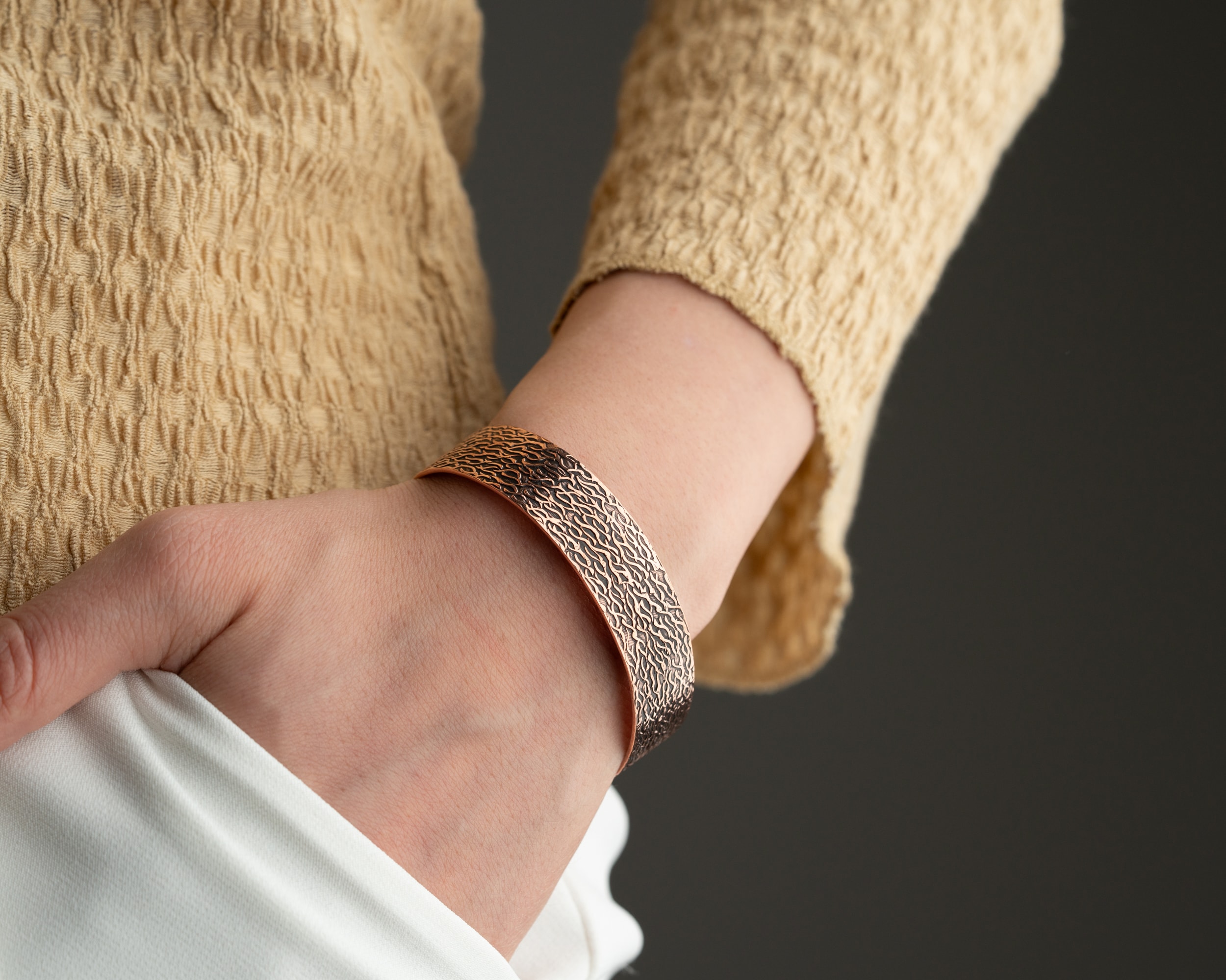 El Yapımı Kalem İşçiliği Bakır Bileklik – Gizli Mesajlı, Kişiye Özel Tasarım