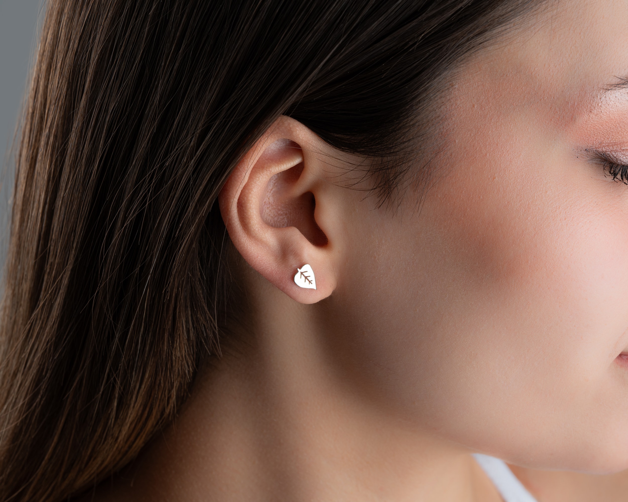 Çivili Yaprak Küpe – Doğadan İlham Alan Zarif Takı