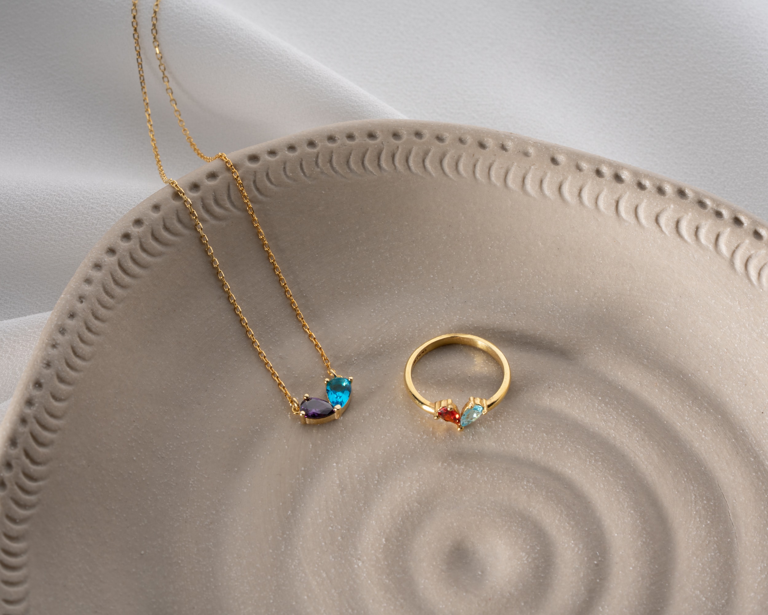 Kalp Şekilli Çift Doğum Taşlı Kolye – Yüzük Seti | Kişiye Özel Anlamlı Takı Seti