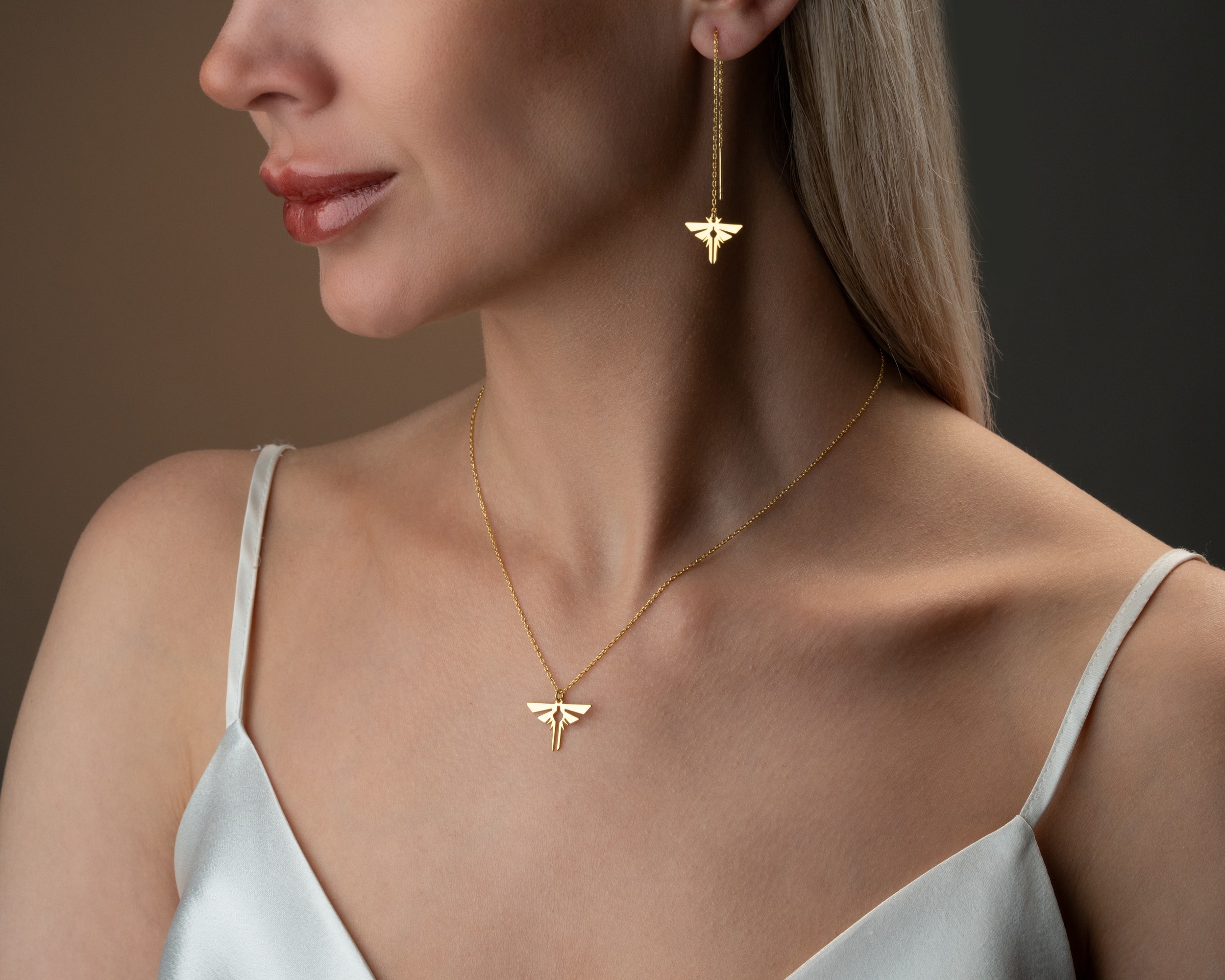 Ateş Böceği Kolye – Küpe Seti | Işıltılı Zarafet ve Doğadan İlham Alan Tasarım