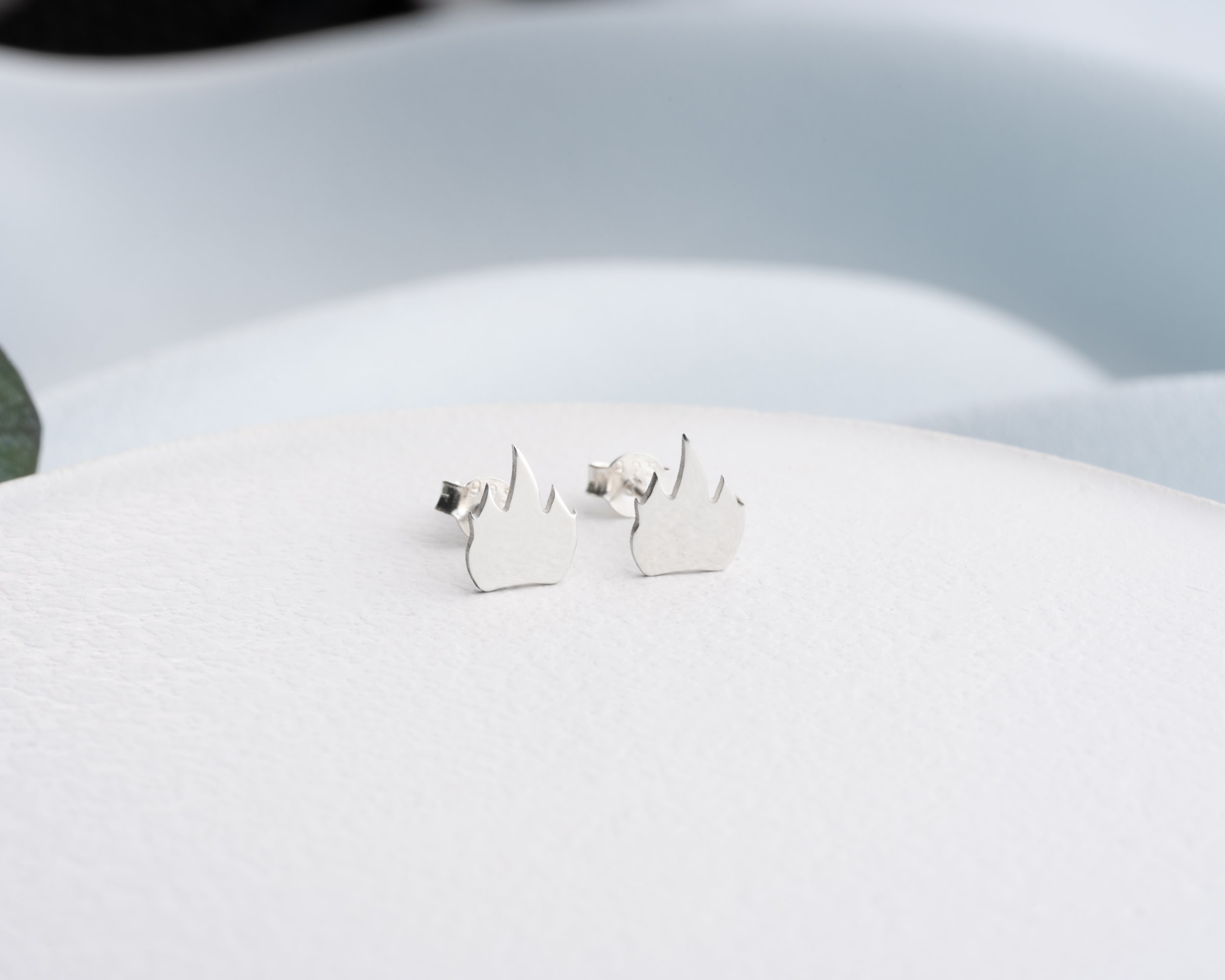 Çivili Alev Küpe 925 Ayar Gümüş – Kadın Takısı - Cesur ve Modern Stil