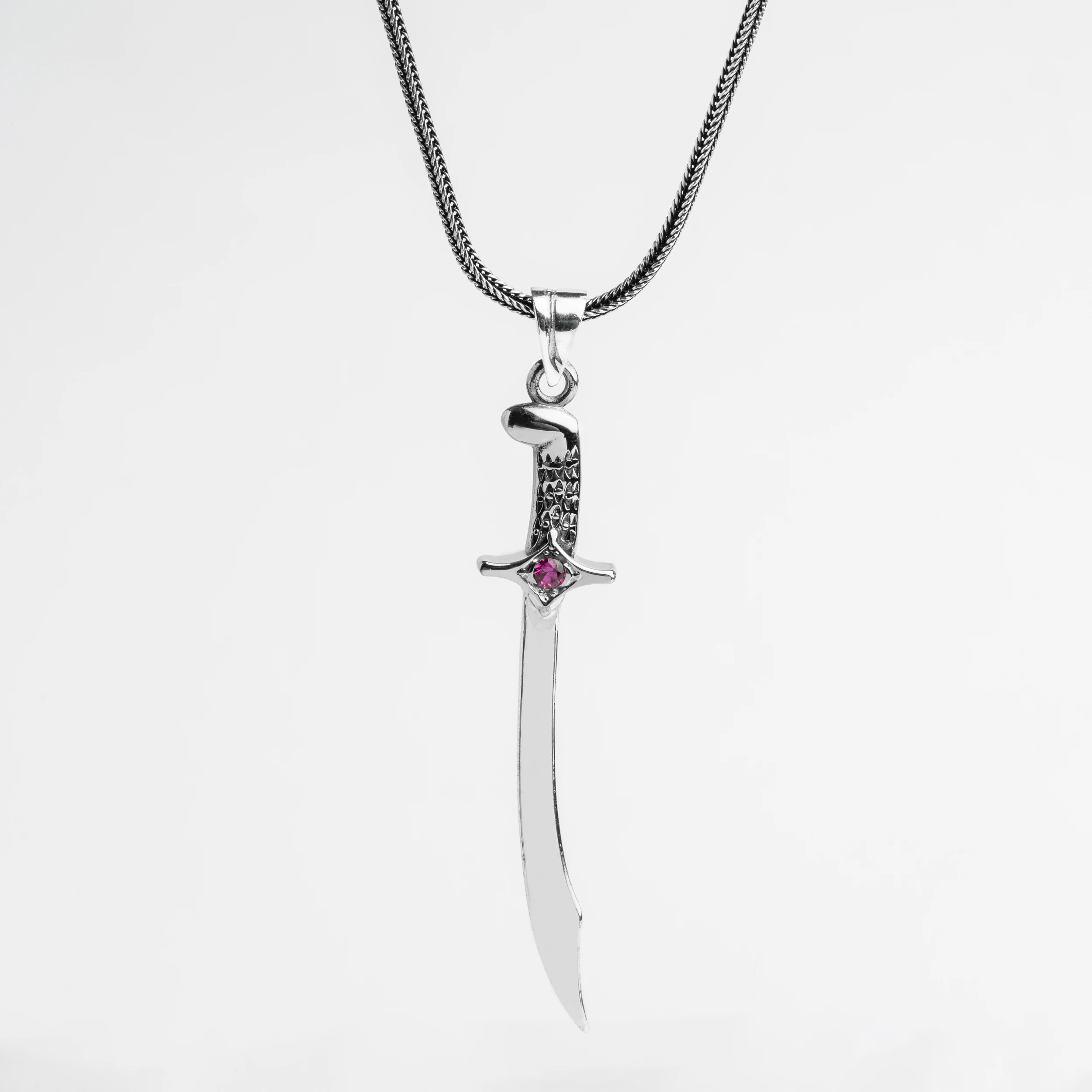 Taşlı Kılıç Erkek Kolye | Tilki Kuyruğu Zincirli Güç ve Stil Sahibi Tasarım
