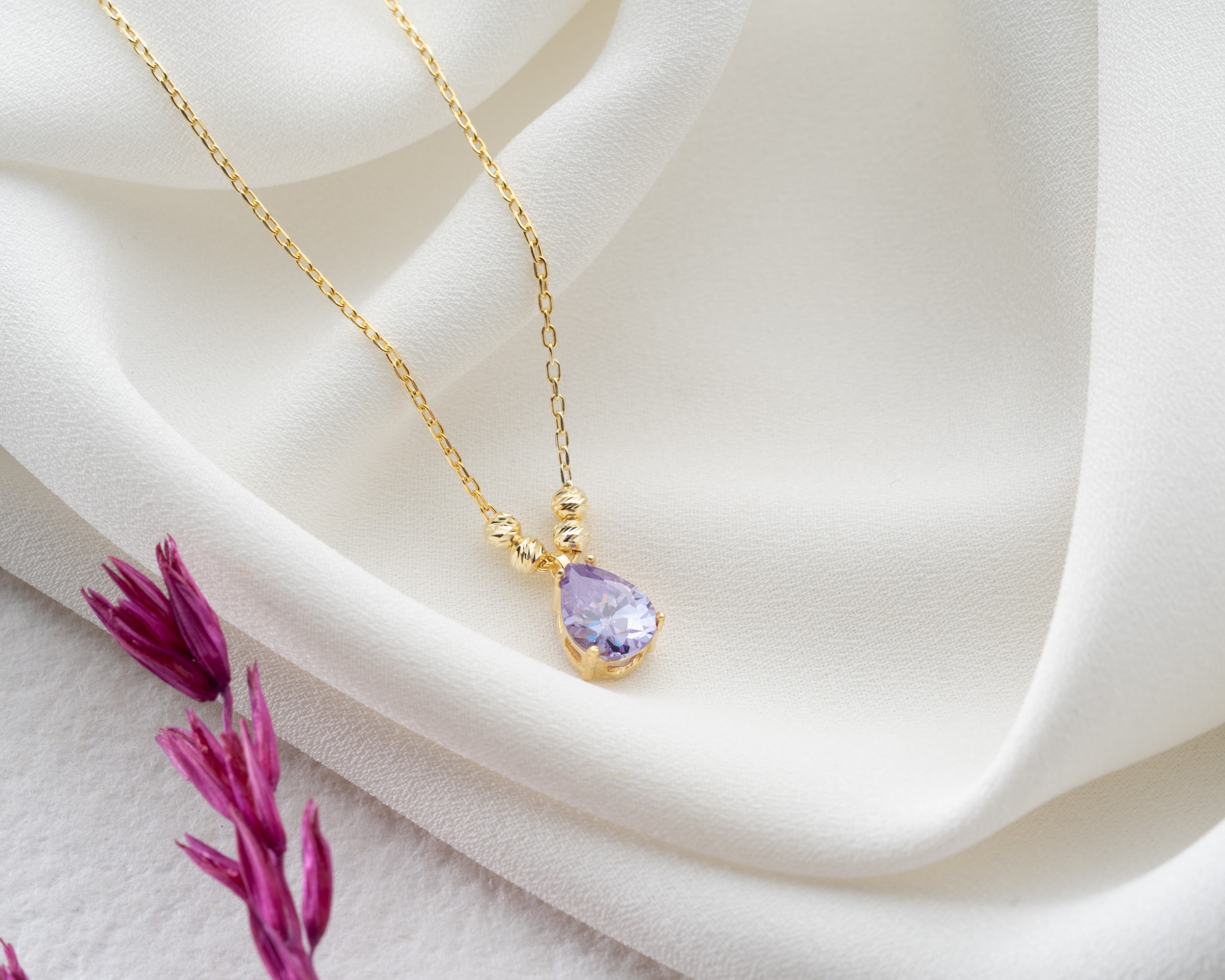 Doğum Taşlı Damla Kolye – Dorika Top Detaylı Şık ve Zarif Tasarım 