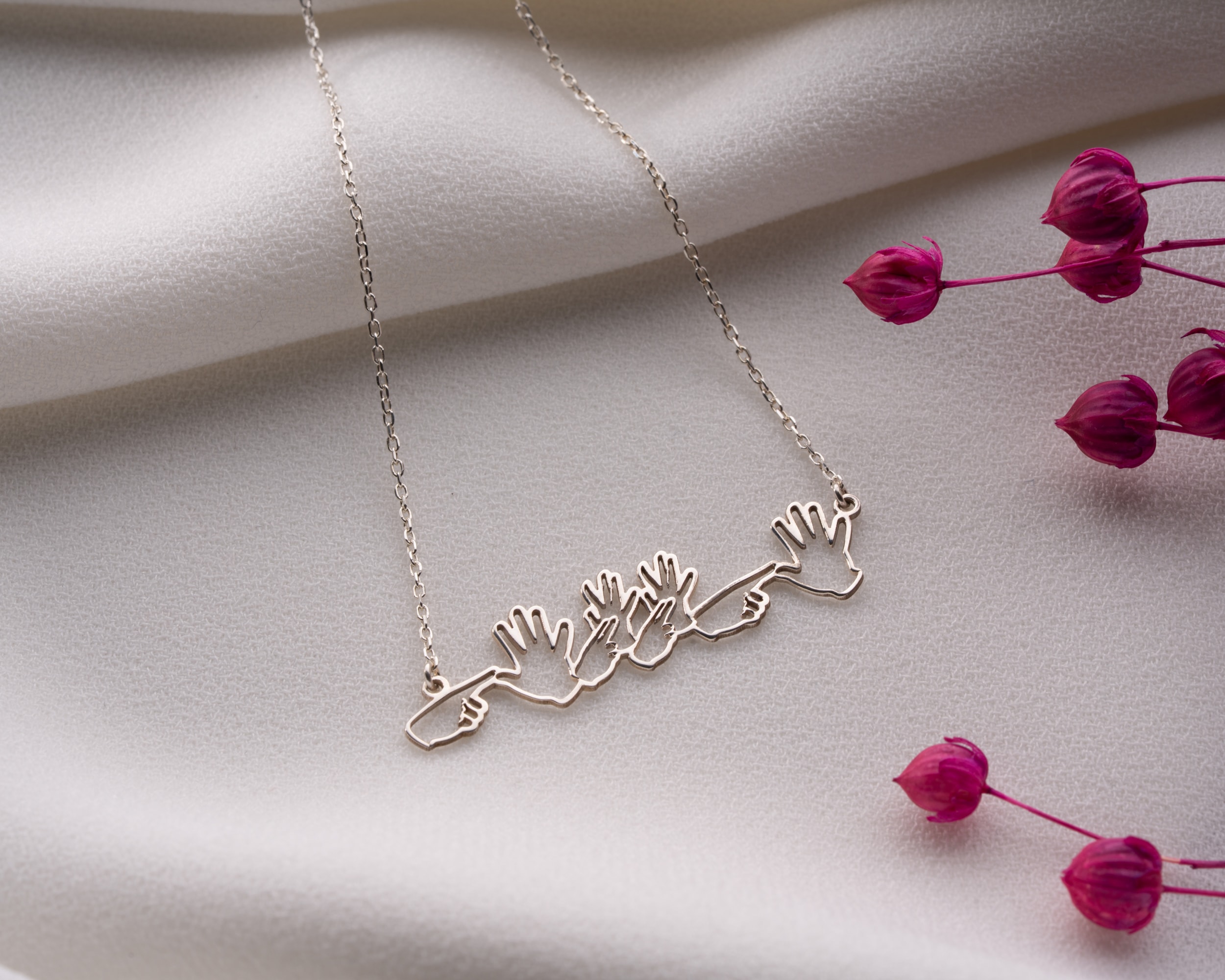 Kişiselleştirilebilir İşaret Dili Kolye | Anlamlı ve Zarif Tasarım