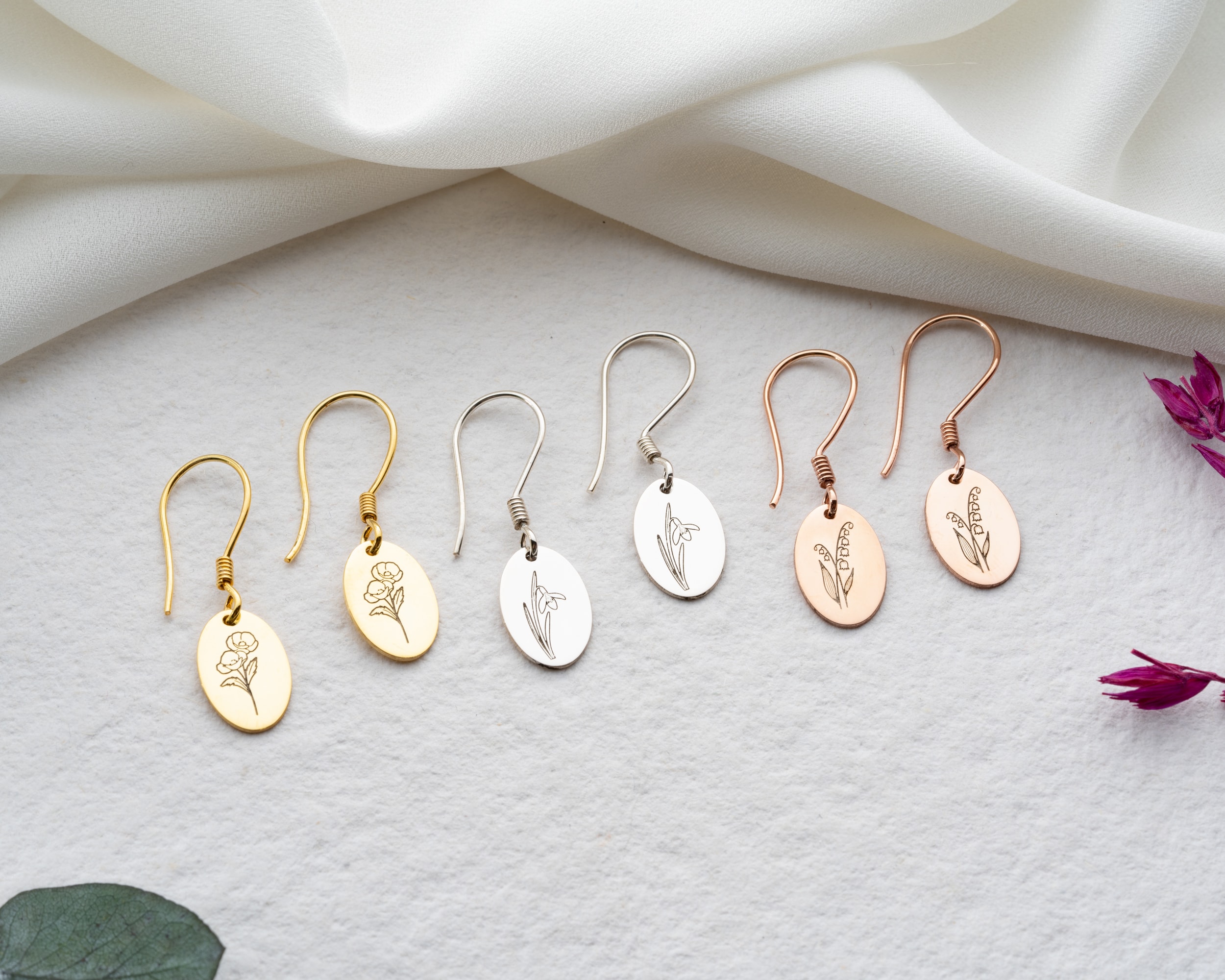 Doğum Çiçeği Sallantılı Küpe – Zarif ve Anlamlı 925 Ayar Gümüş Tasarım