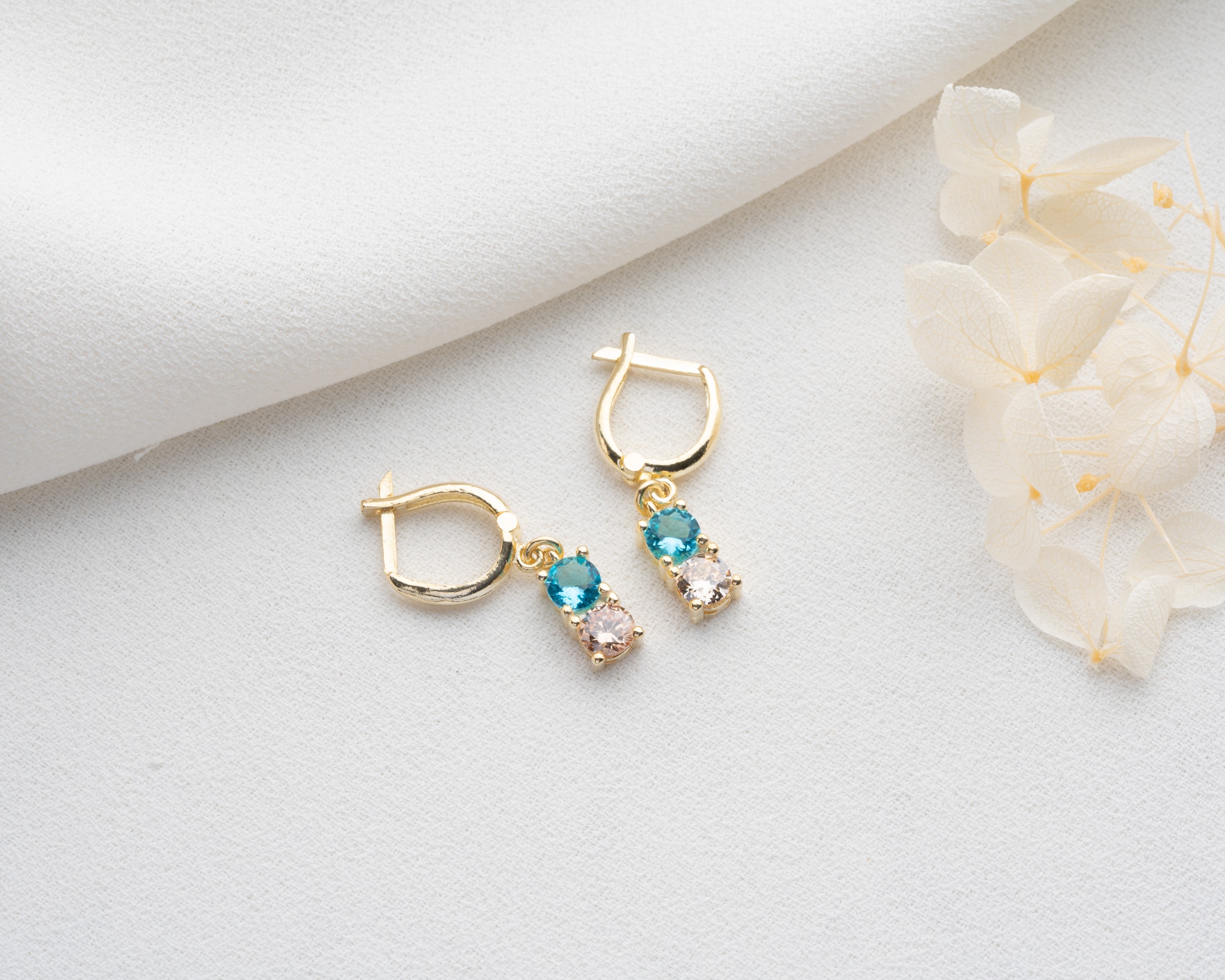 925 Ayar Gümüş Doğum Taşlı Bar Küpe – Anne ve Aile Temalı Takı