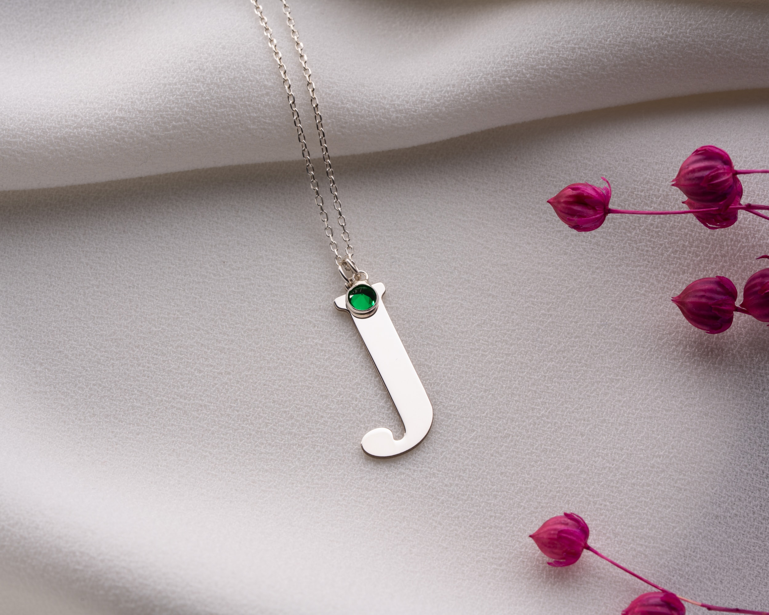 Doğum Taşlı Büyük Harf Kolye – Kişiye Özel Işıltılı Tasarım | 925 Ayar Gümüş