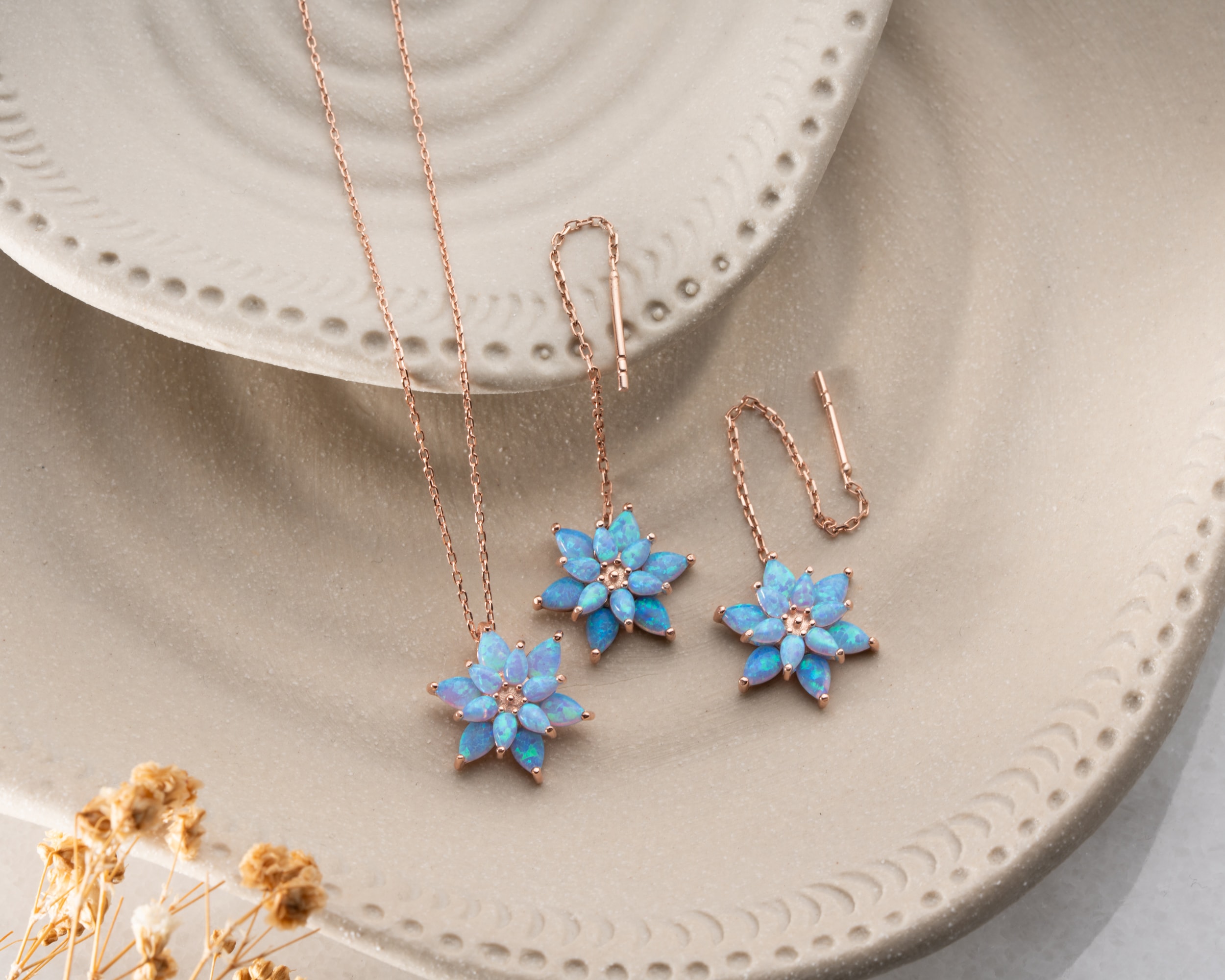 Açık Mavi Opal Taşlı Kolye ve Sallantılı Küpe – 925 Ayar Gümüş Set