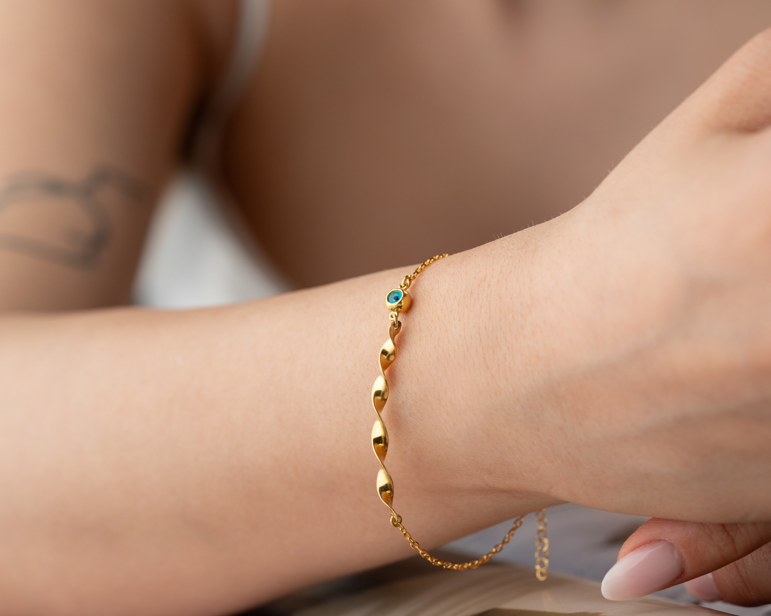 Şıklığın Koruyucu Işıltısı - Burgu Nazar Boncuklu Bileklik - 925 Ayar Gümüş Zarif Takı