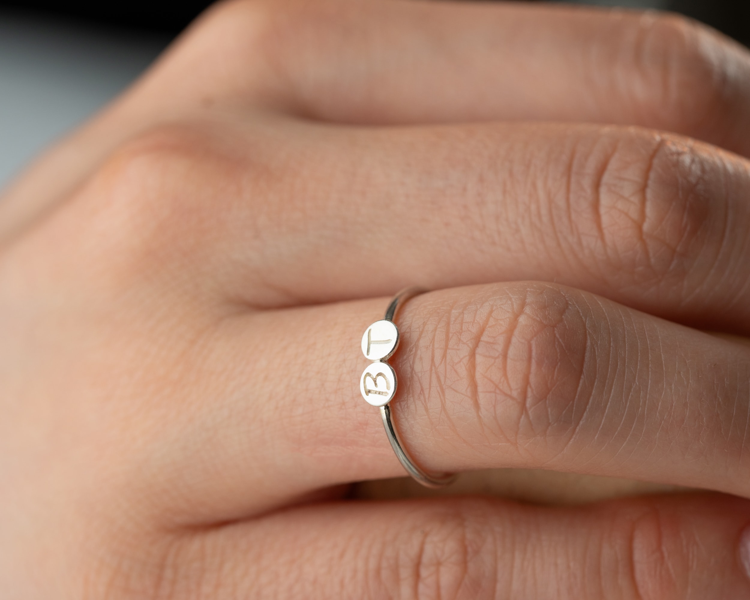 Harfli Disk Yüzük | 1–3 Diskli Kişiye Özel Takı