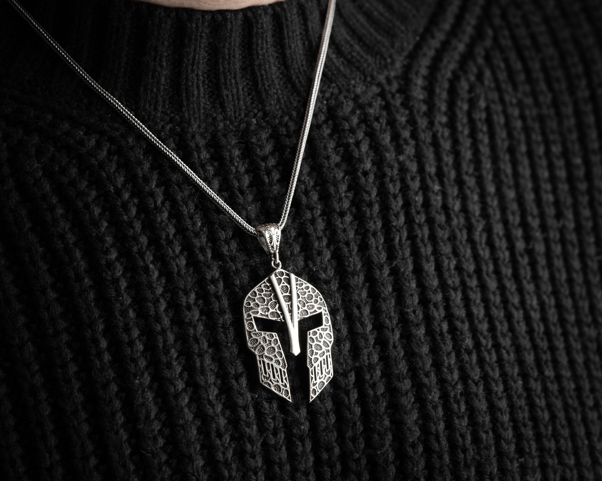 Miğfer Erkek Kolye | Tilki Kuyruğu Zincirli Güç ve Kararlılık Tasarımı