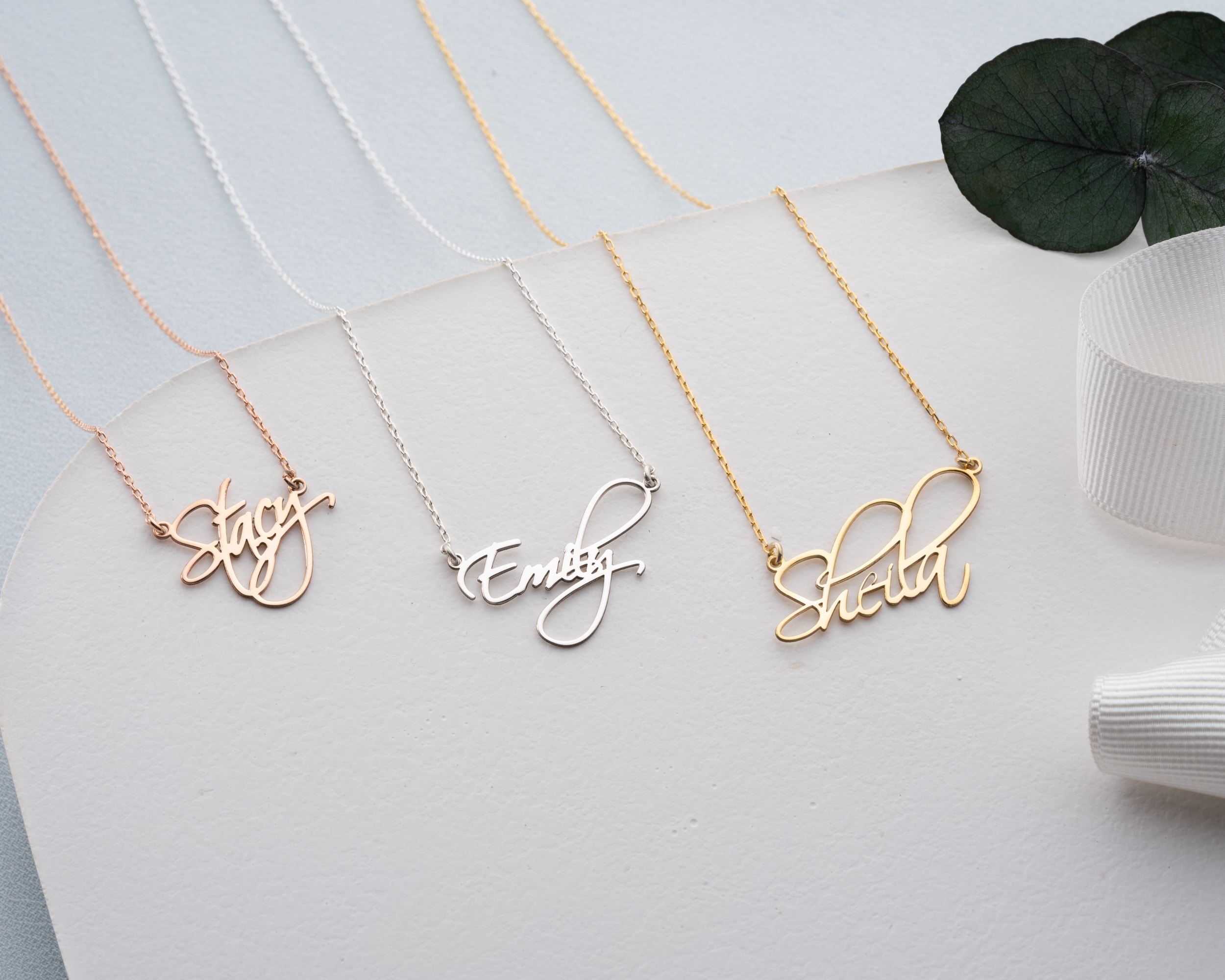 El Yazılı Özel Tasarım İsim Gümüş Kolye – Kişiye Özel El Yapımı Takı