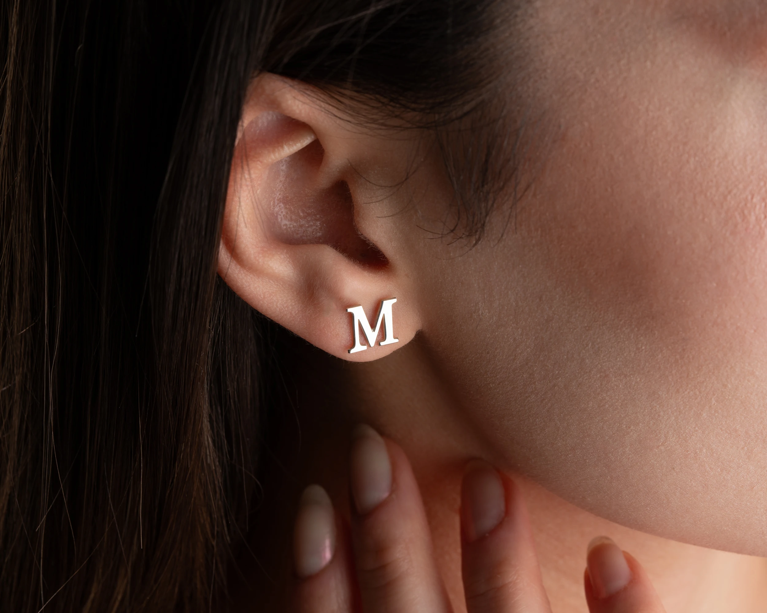 Çivili Harf Küpe 925 Ayar Gümüş – Kişiselleştirilebilir Kadın Takısı