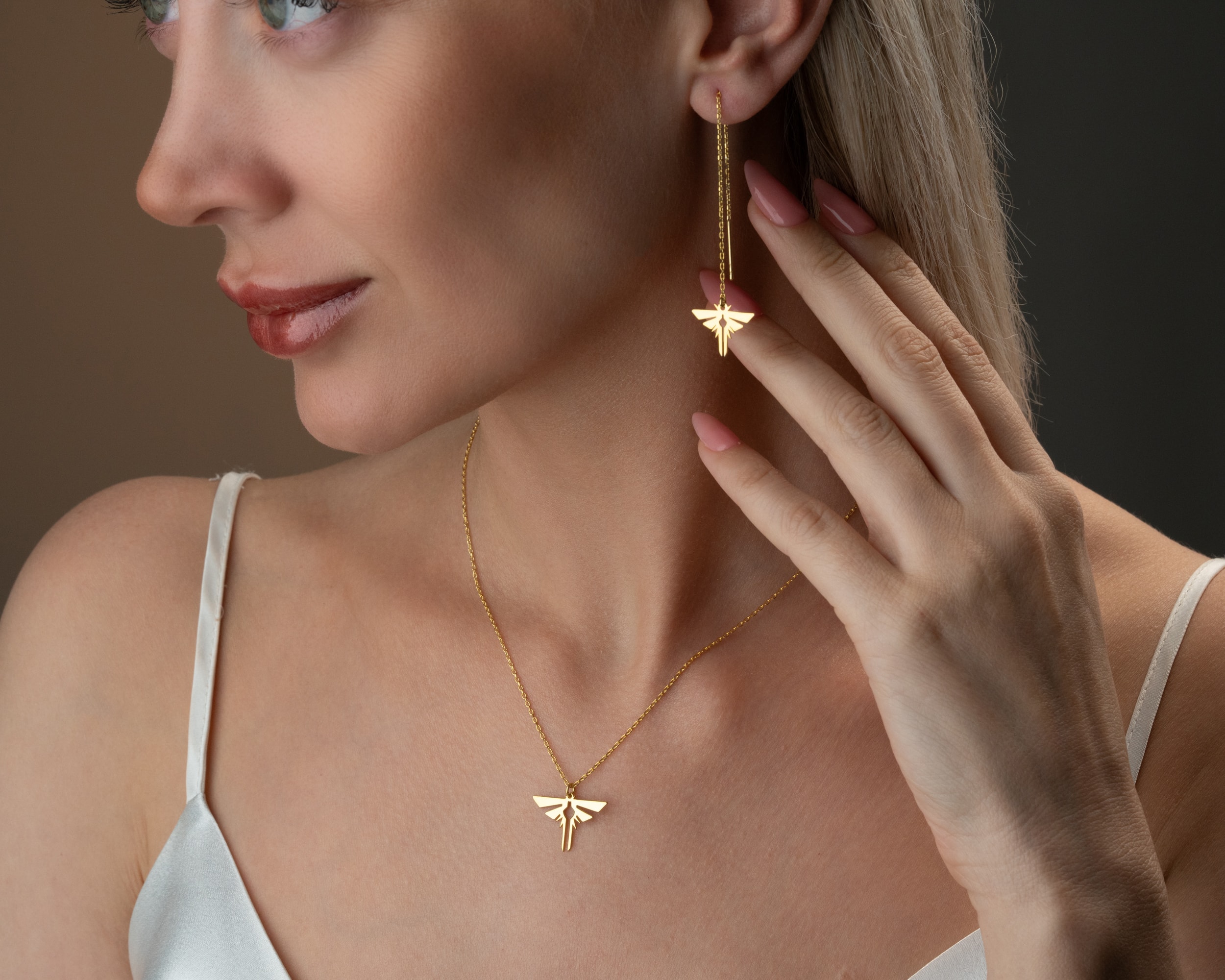 Ateş Böceği Kolye – Küpe Seti | Işıltılı Zarafet ve Doğadan İlham Alan Tasarım