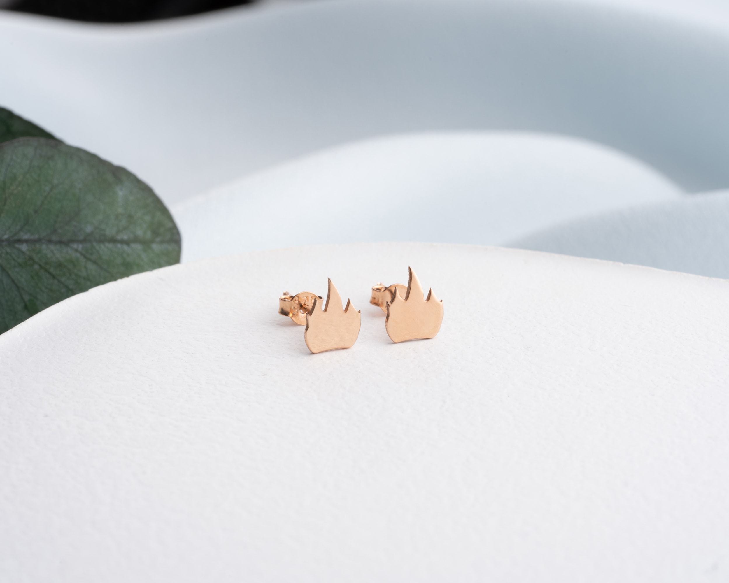 Çivili Alev Küpe 925 Ayar Gümüş – Kadın Takısı - Cesur ve Modern Stil