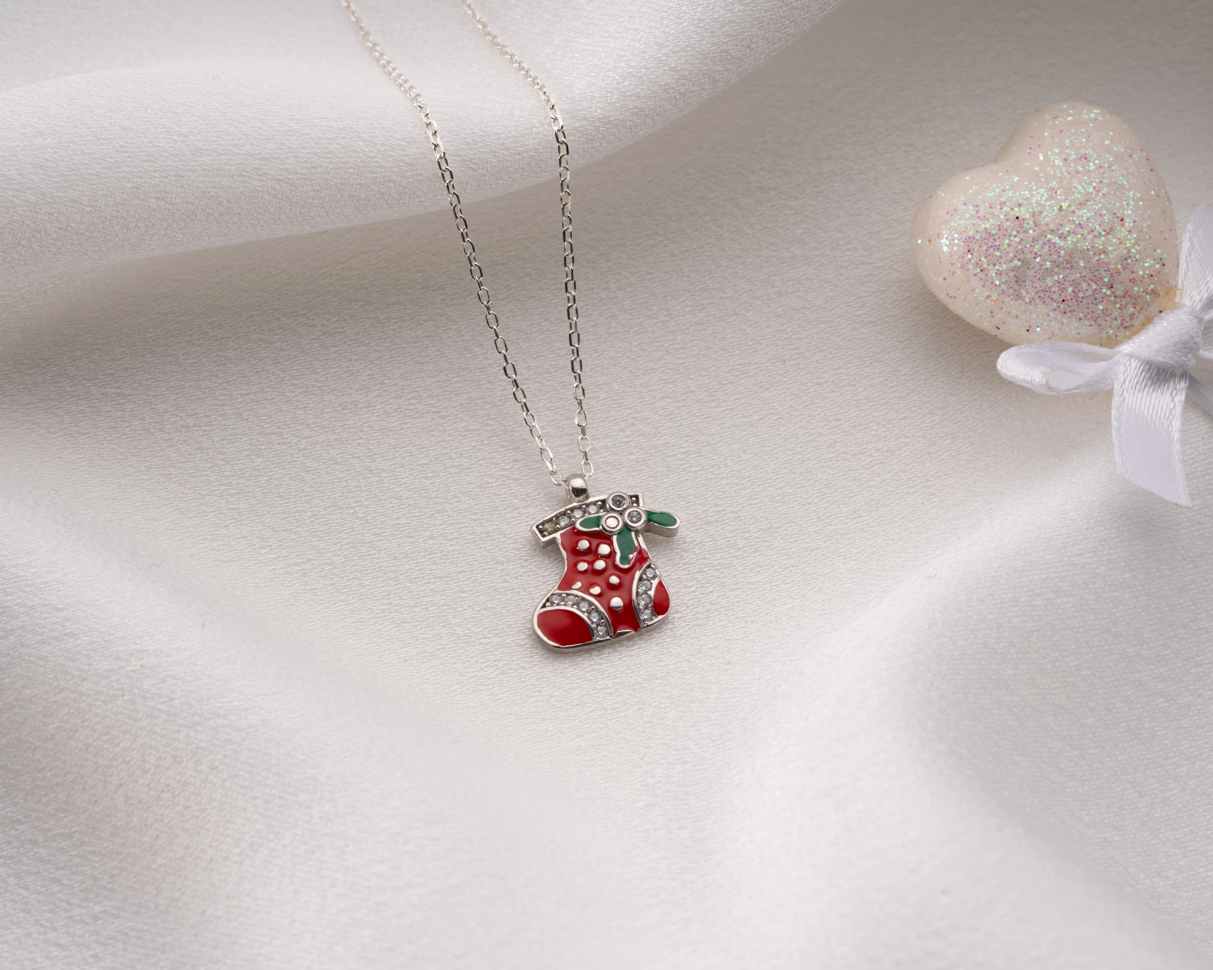 ✨ Mineli Yılbaşı Çorabı – Sevimli ve Parıltılı Yeni Yıl Detayı