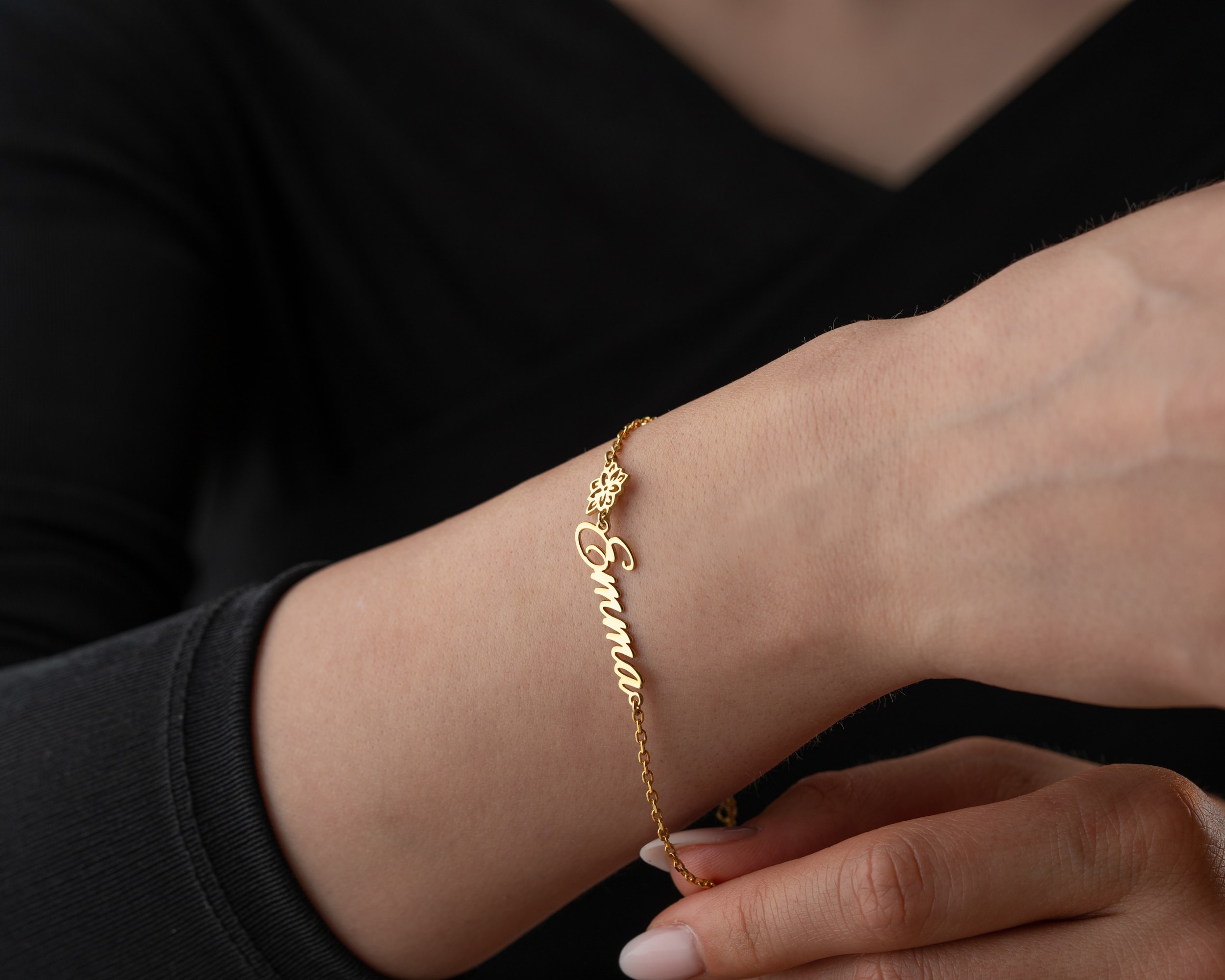 Doğum Çiçekli Doğum Taşlı İsim Bileklik – Kişiye Özel | Minimal ve Zarif