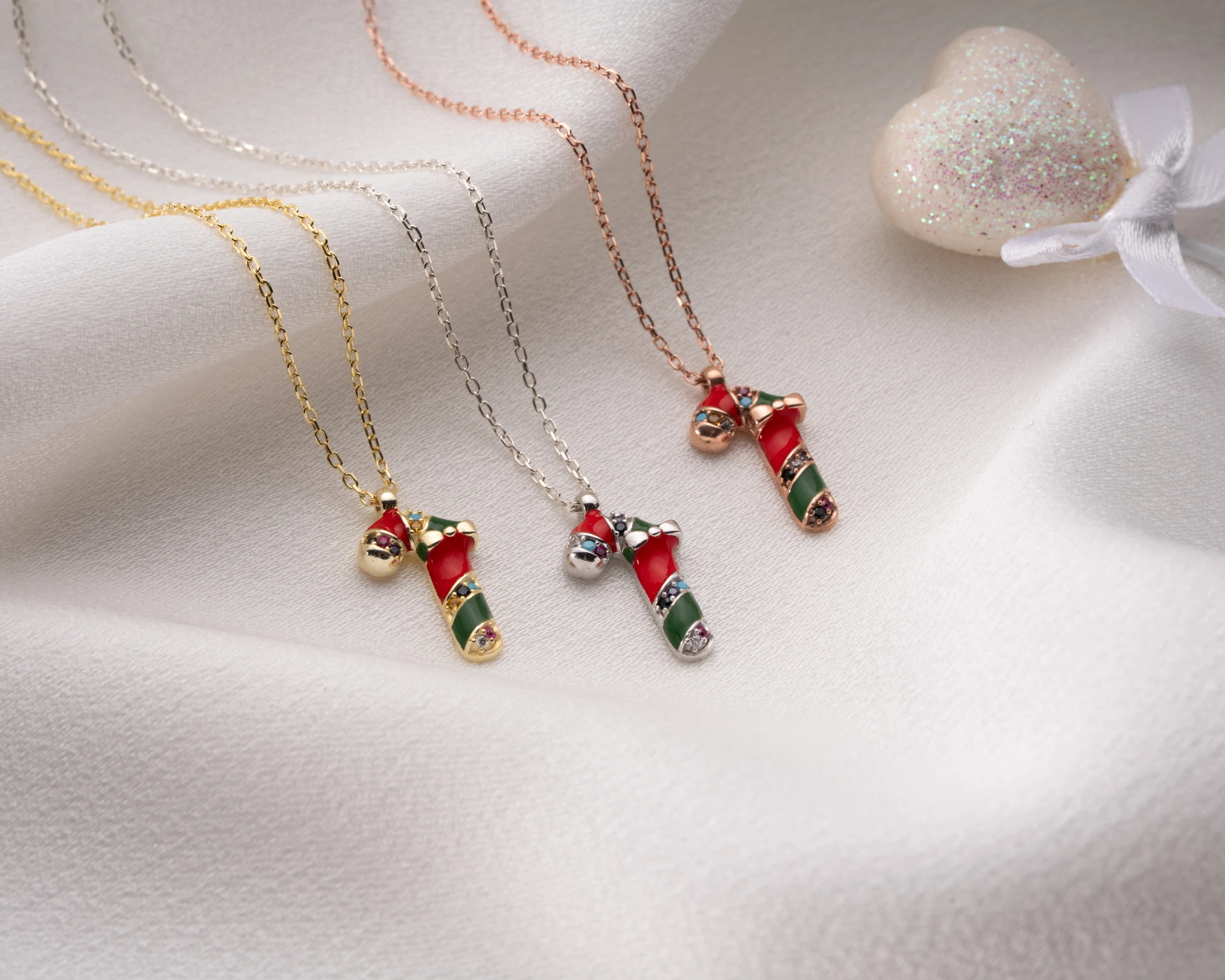 🍭 Mineli Yılbaşı Şeker Kamışı Kolye – Tatlı ve Işıltılı Kış Stili