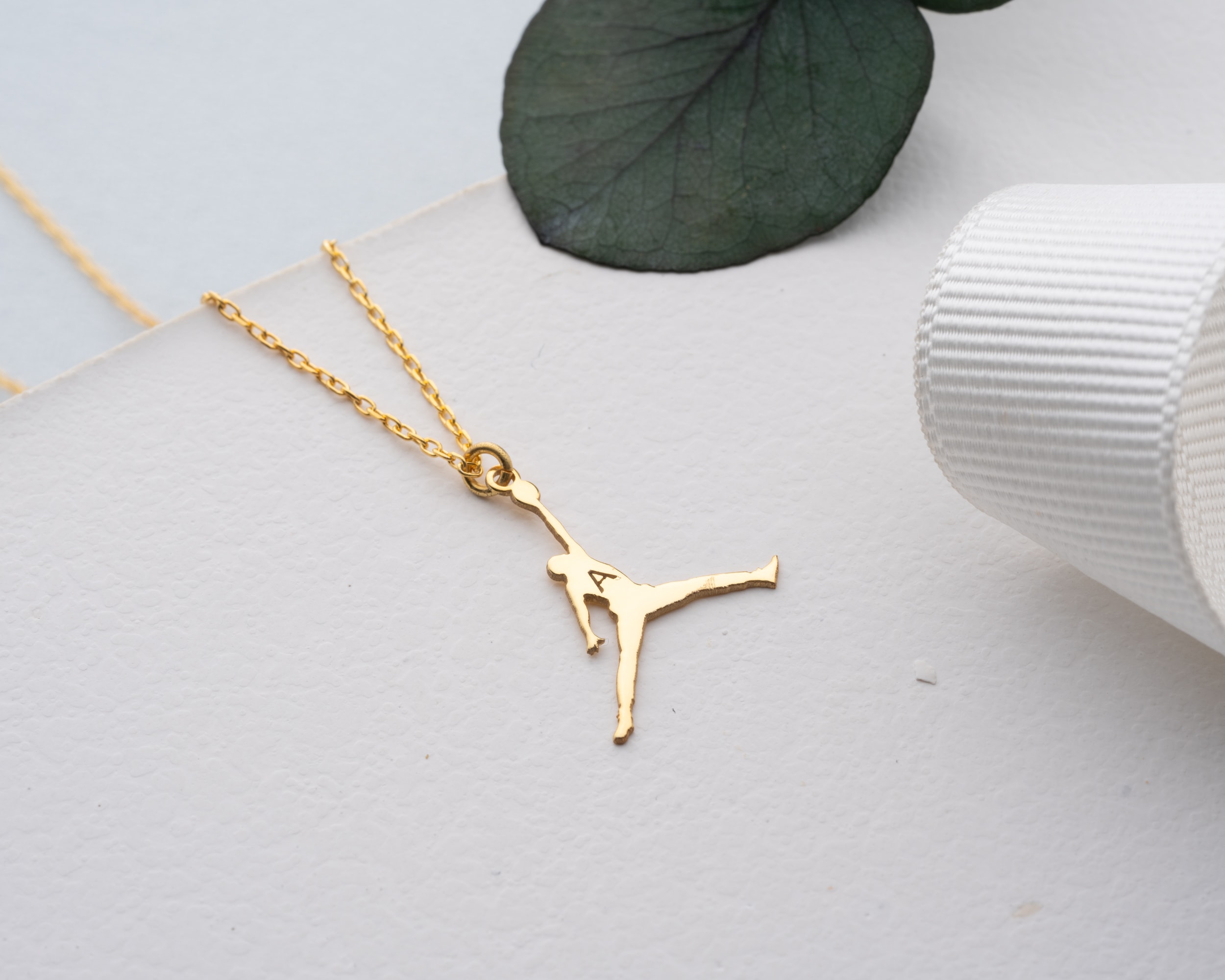 Jordan Kolye – Tarzını Sahaya Taşı | Spor Tutkunlarına Özel Şık Tasarım