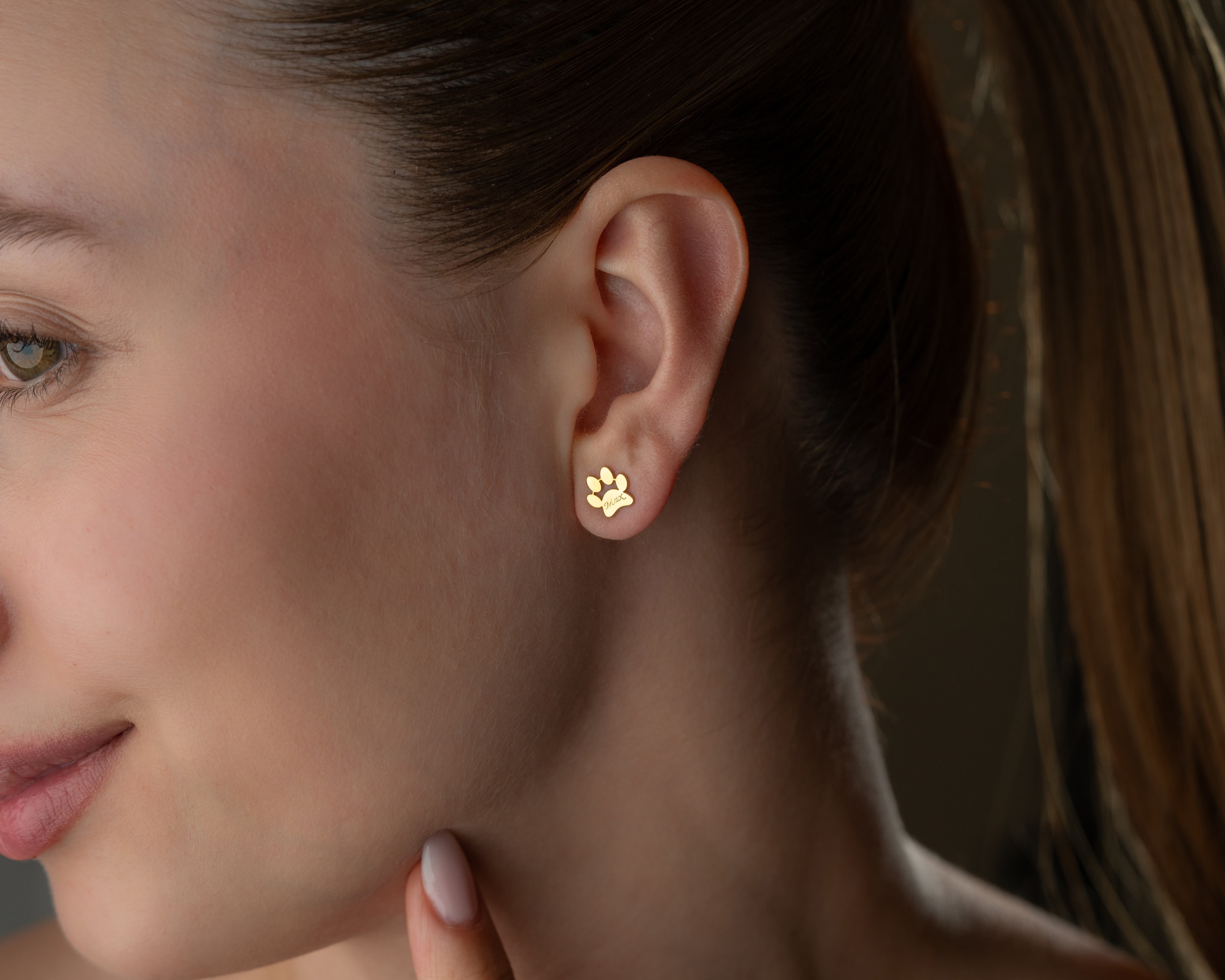 Kişiye Özel Pati Küpe | Minimal ve Zarif Çivili Tasarım