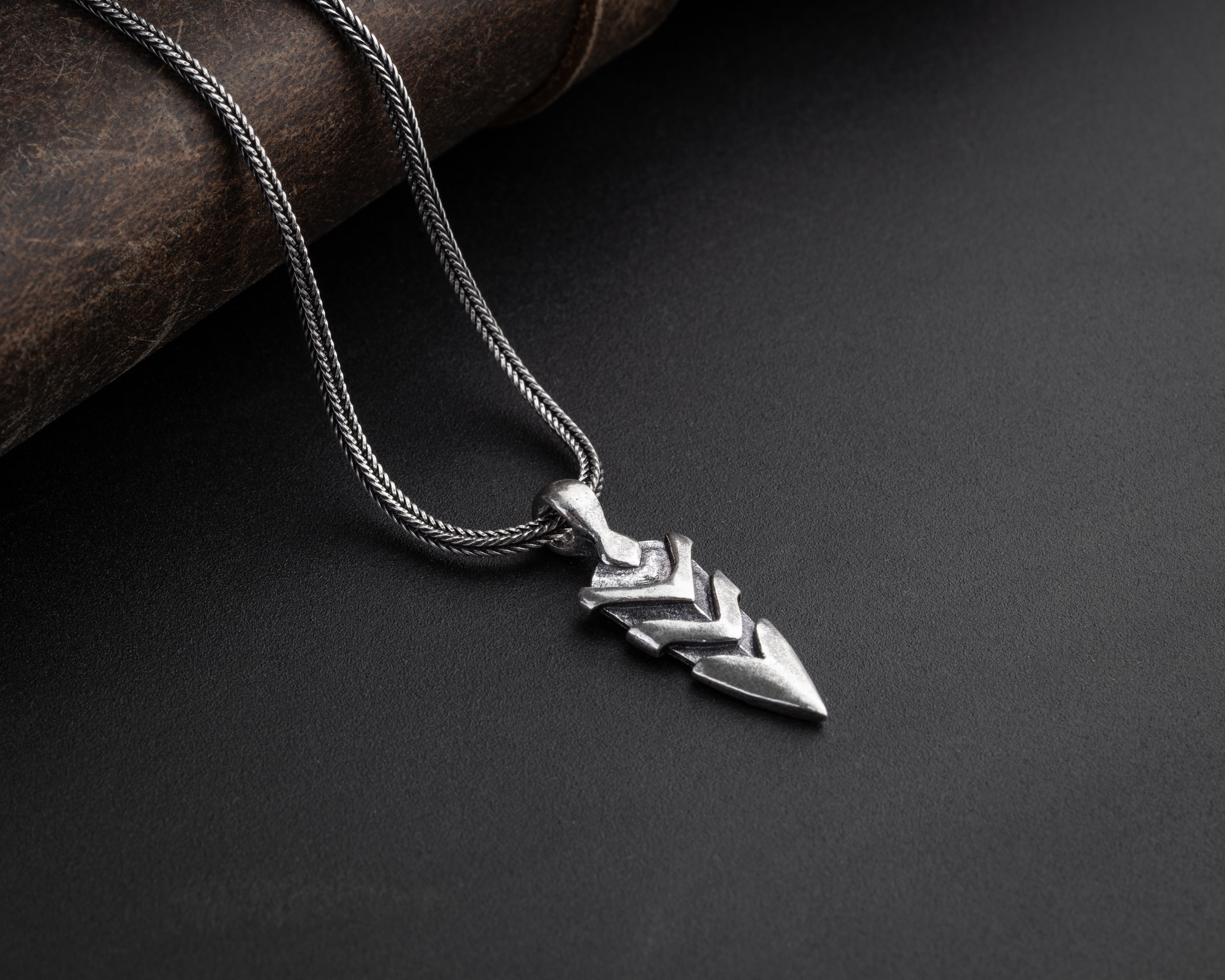 Ok Ucu Erkek Kolye | Tilki Kuyruğu Zincirli Güç ve Kararlılık Tasarımı