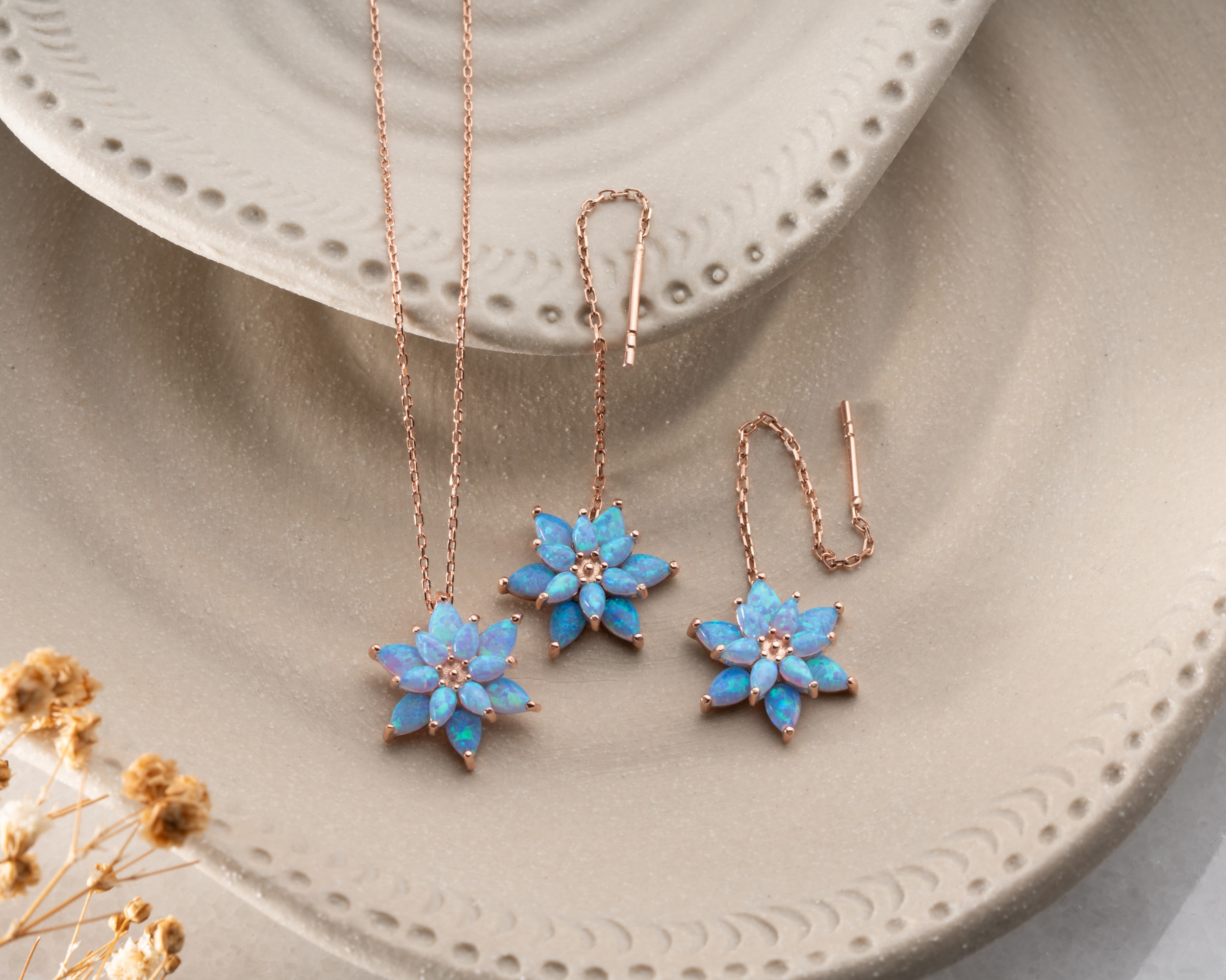 Açık Mavi Opal Taşlı Kolye ve Sallantılı Küpe – 925 Ayar Gümüş Set