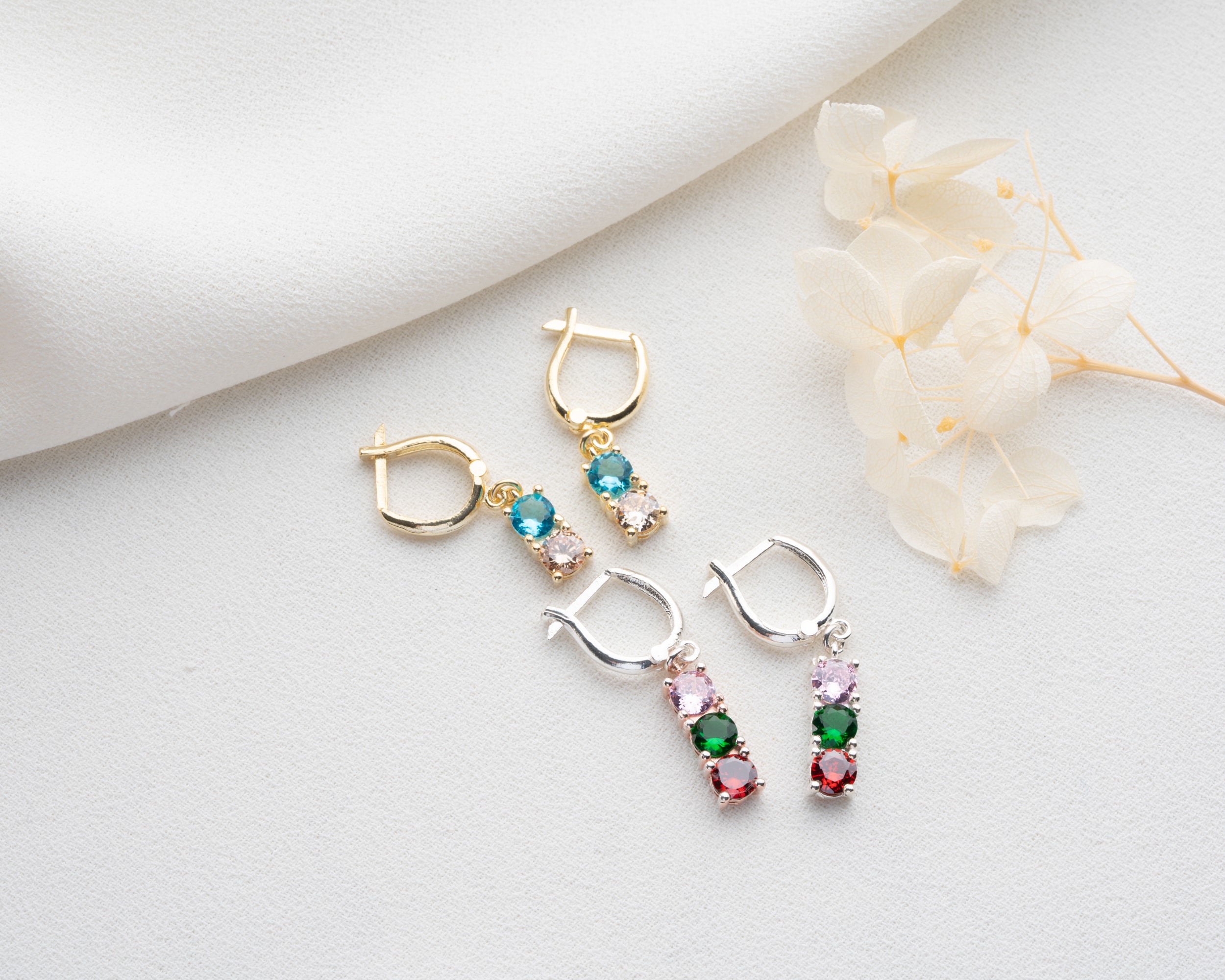 925 Ayar Gümüş Doğum Taşlı Bar Küpe – Anne ve Aile Temalı Takı