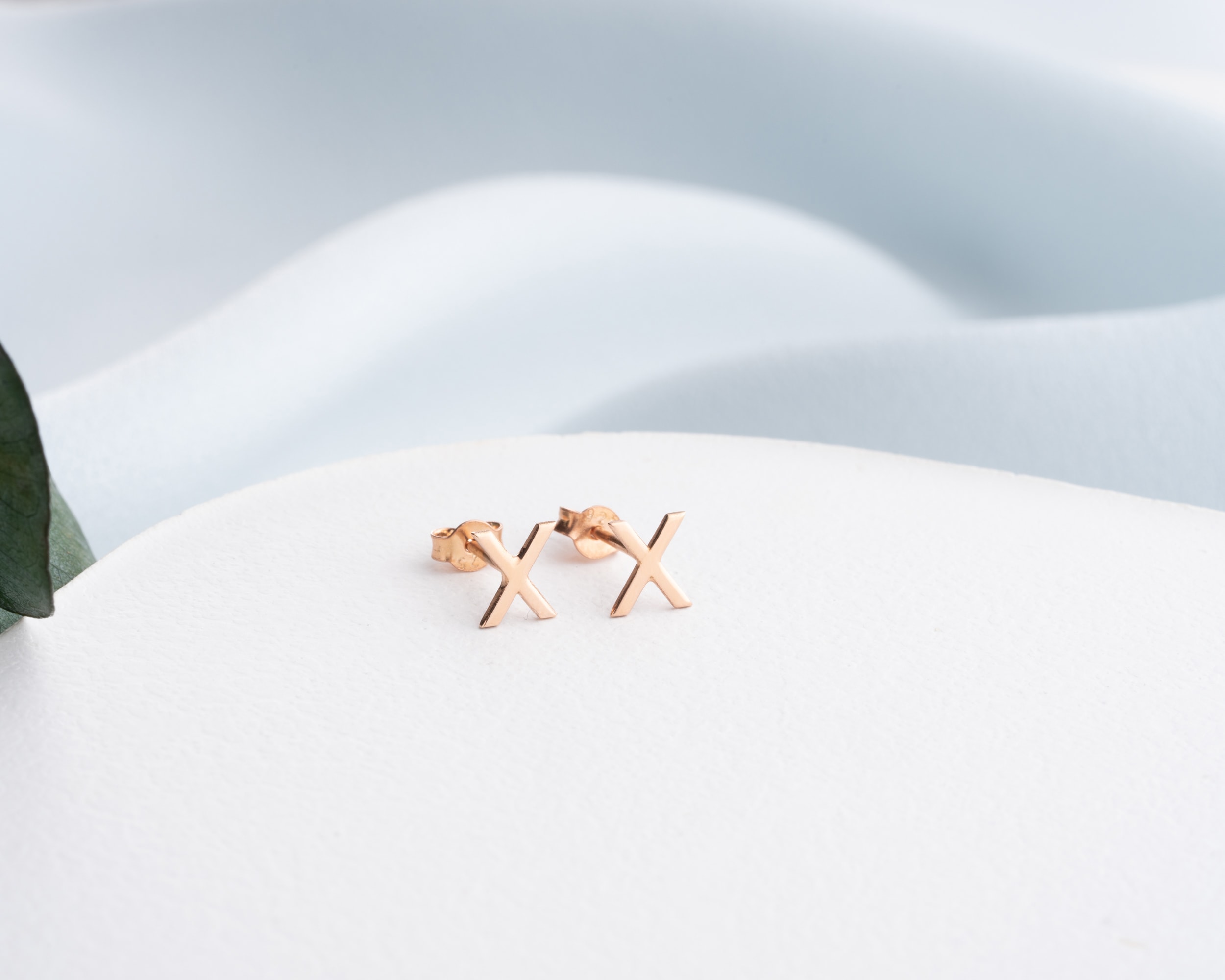 Çapraz Çivili Küpe 925 Ayar Gümüş – Şık ve Minimal 925 Gümüş Kadın Takısı